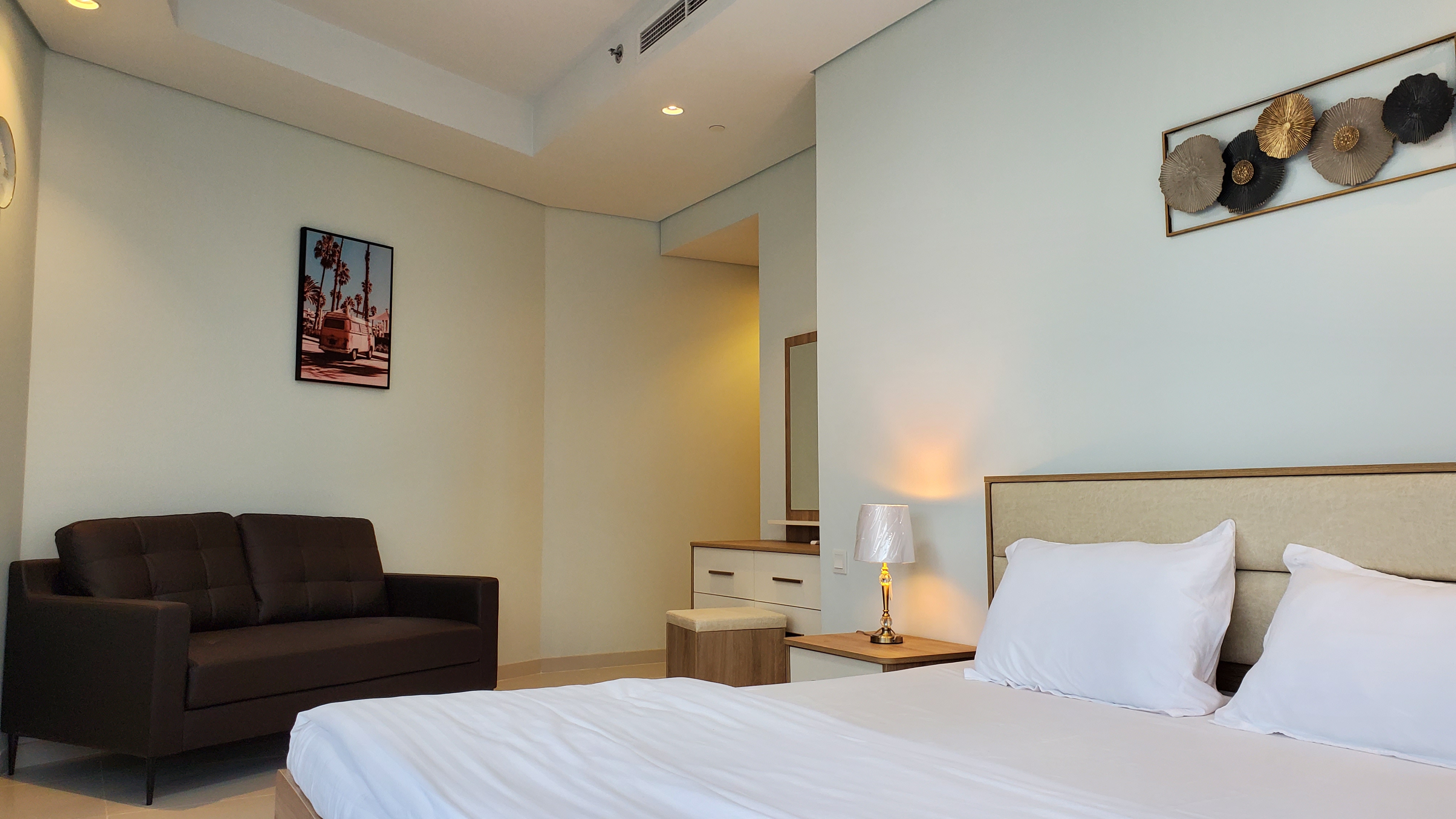 Modern 3 BR with Full Burj Khalifa and Sea View