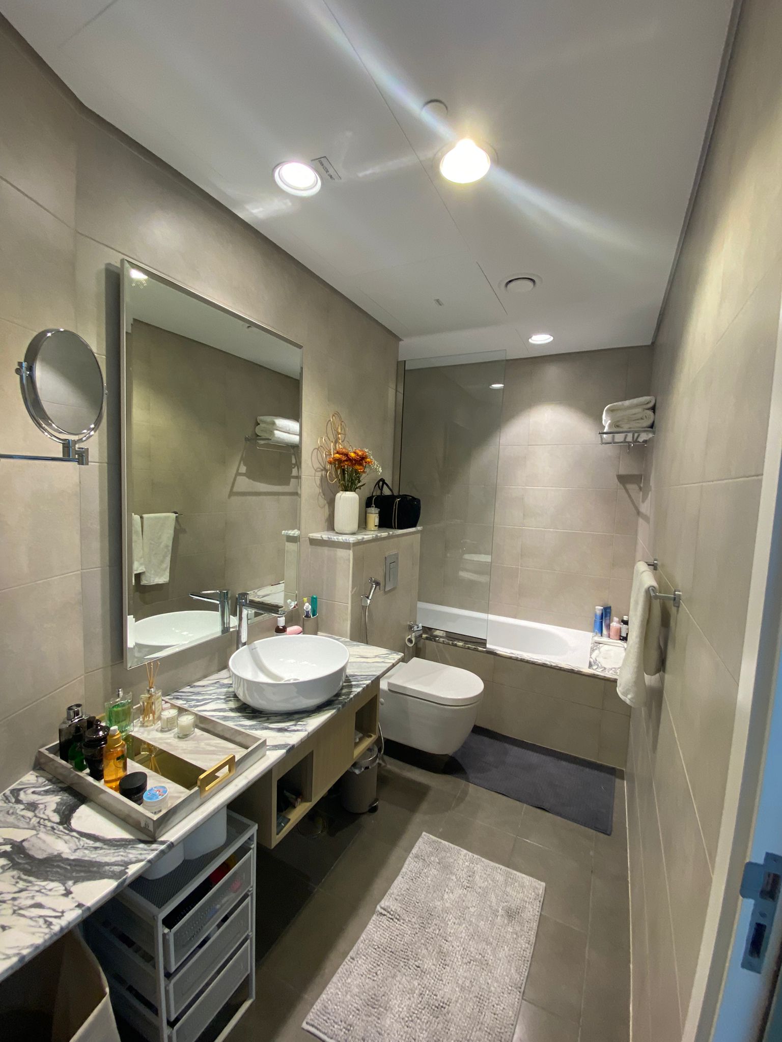 Gorgeous 2 Br in Paramount