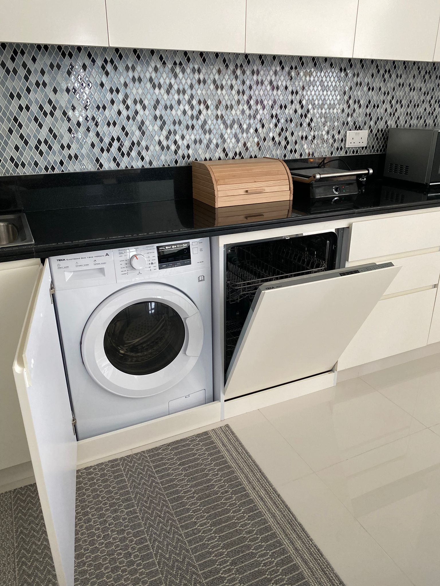 Gorgeous 2 Br in Paramount