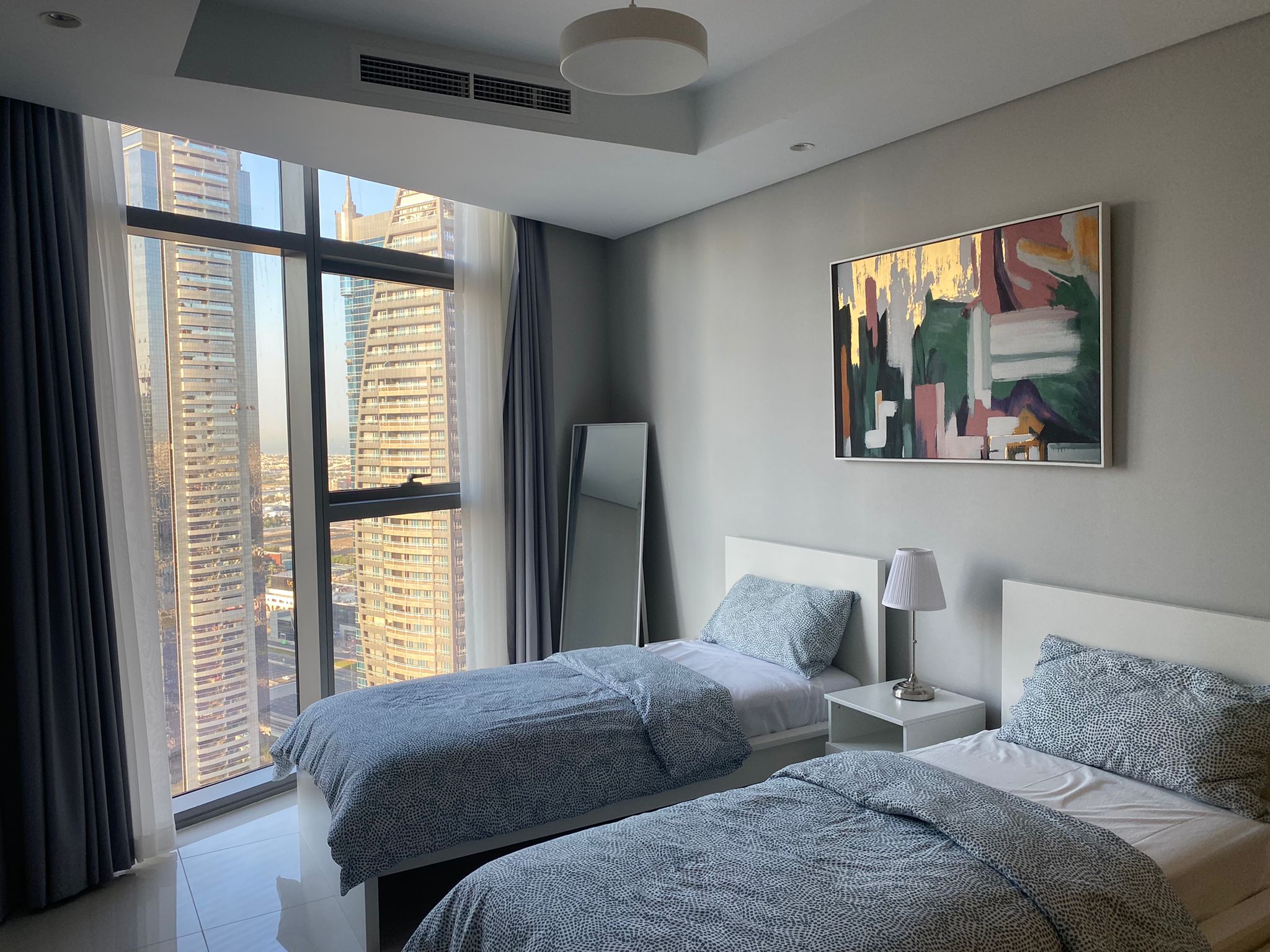 Gorgeous 2 Br in Paramount