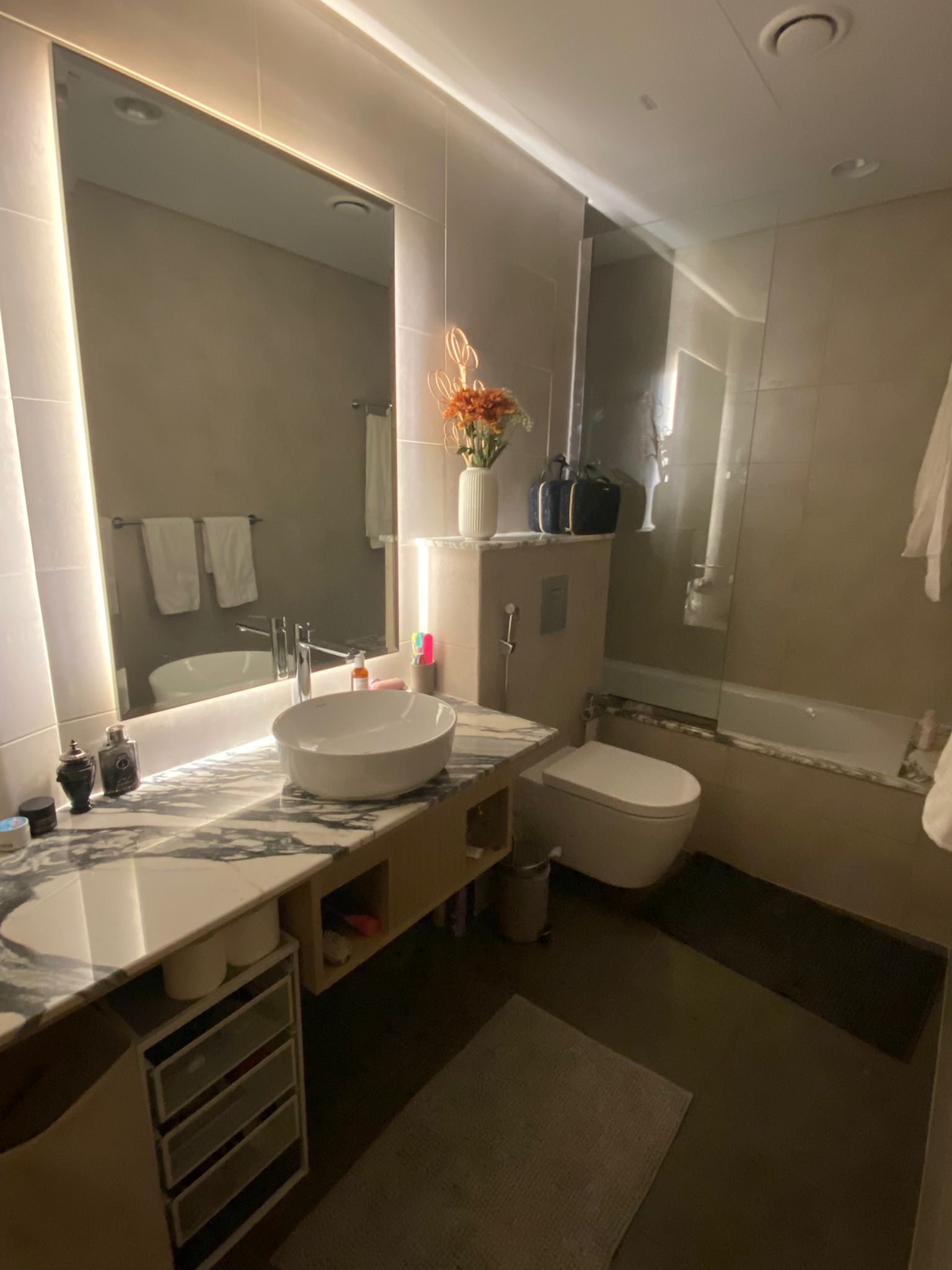 Gorgeous 2 Br in Paramount