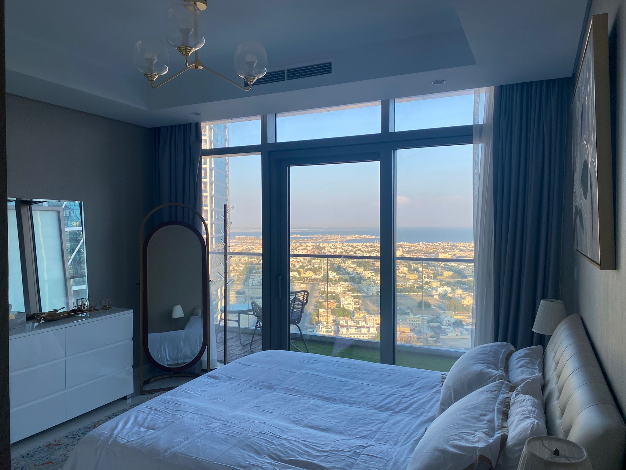 Gorgeous 2 Br in Paramount