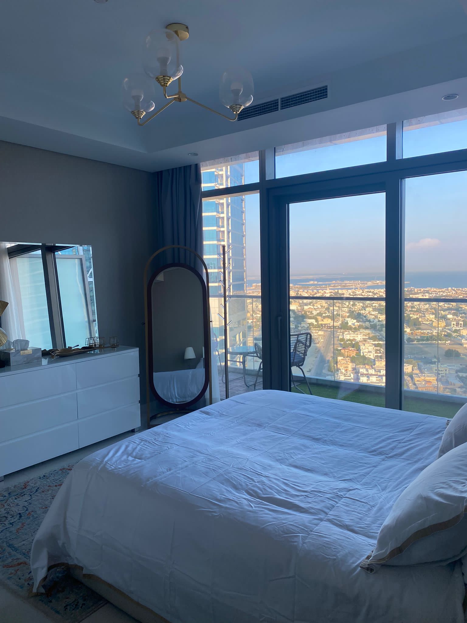 Gorgeous 2 Br in Paramount