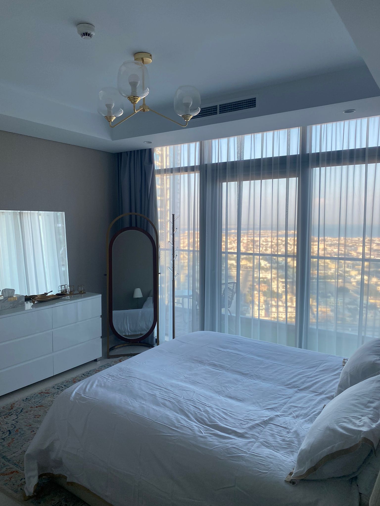 Gorgeous 2 Br in Paramount