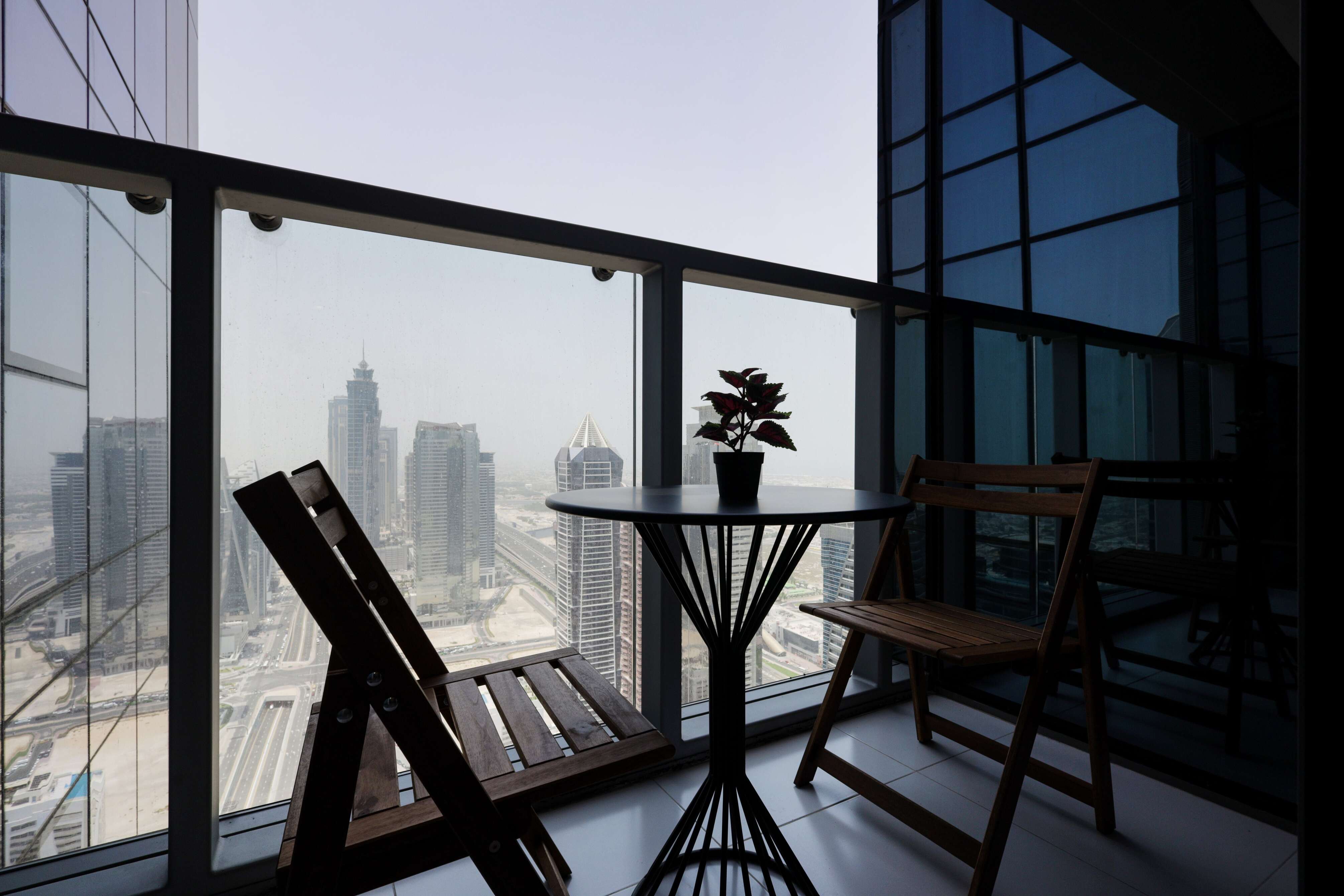 PTR-5213  Modern 1BR Apartment