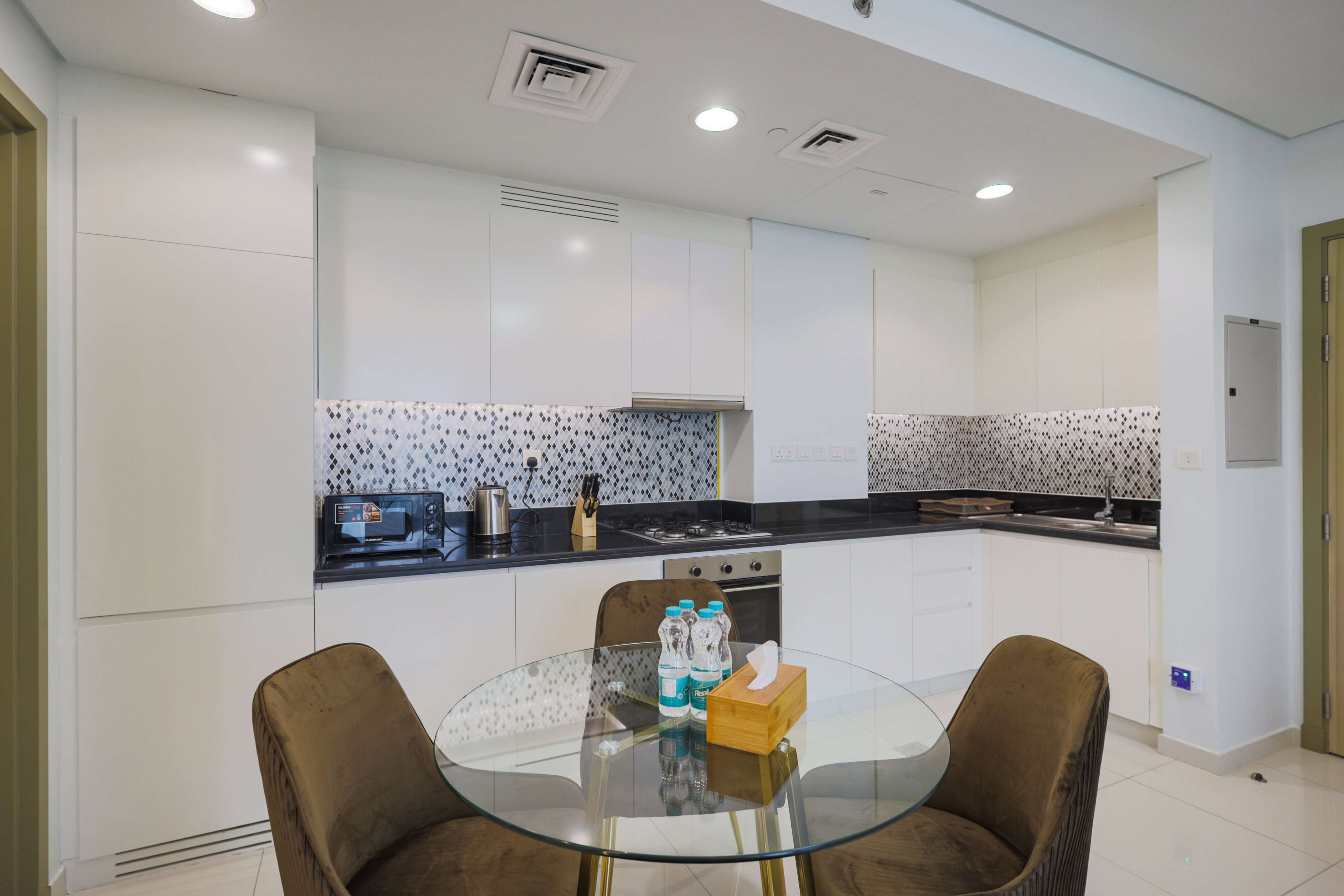 PTR-5213  Modern 1BR Apartment