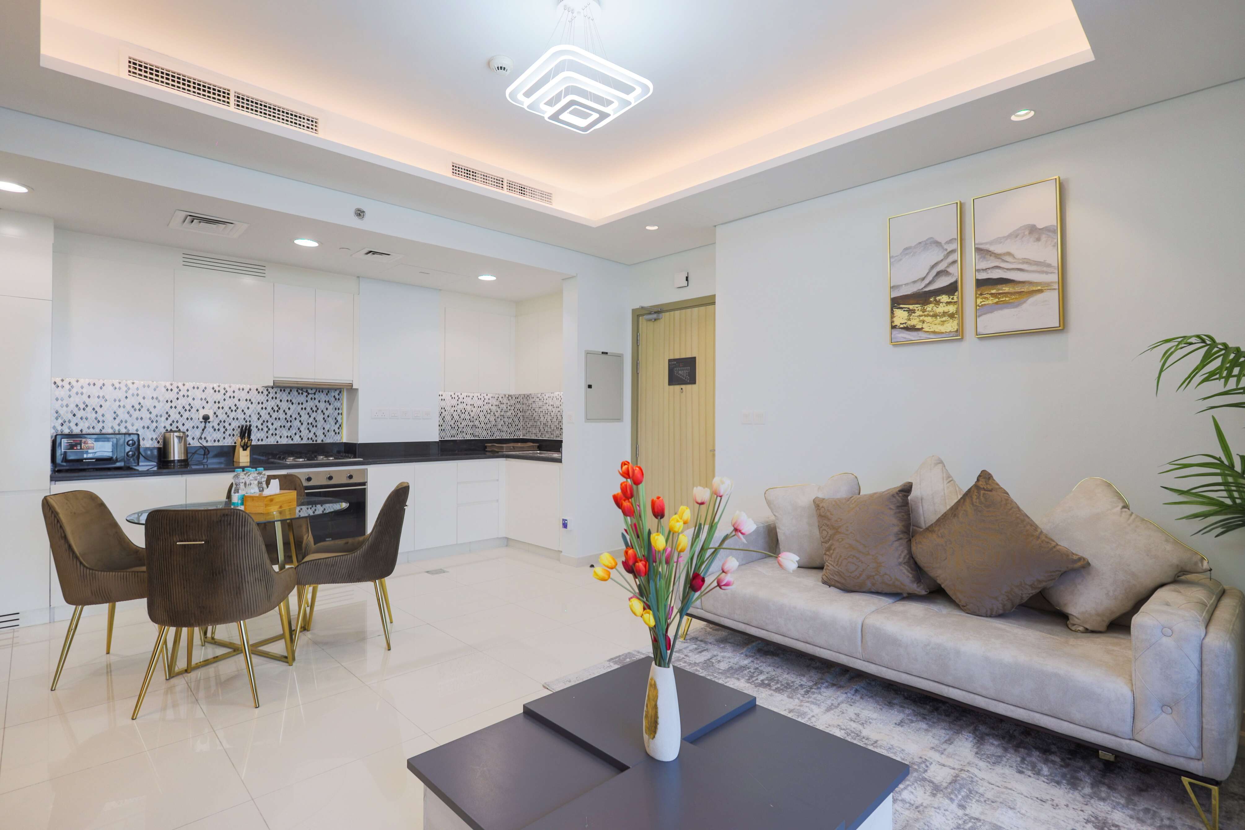 PTR-5213  Modern 1BR Apartment