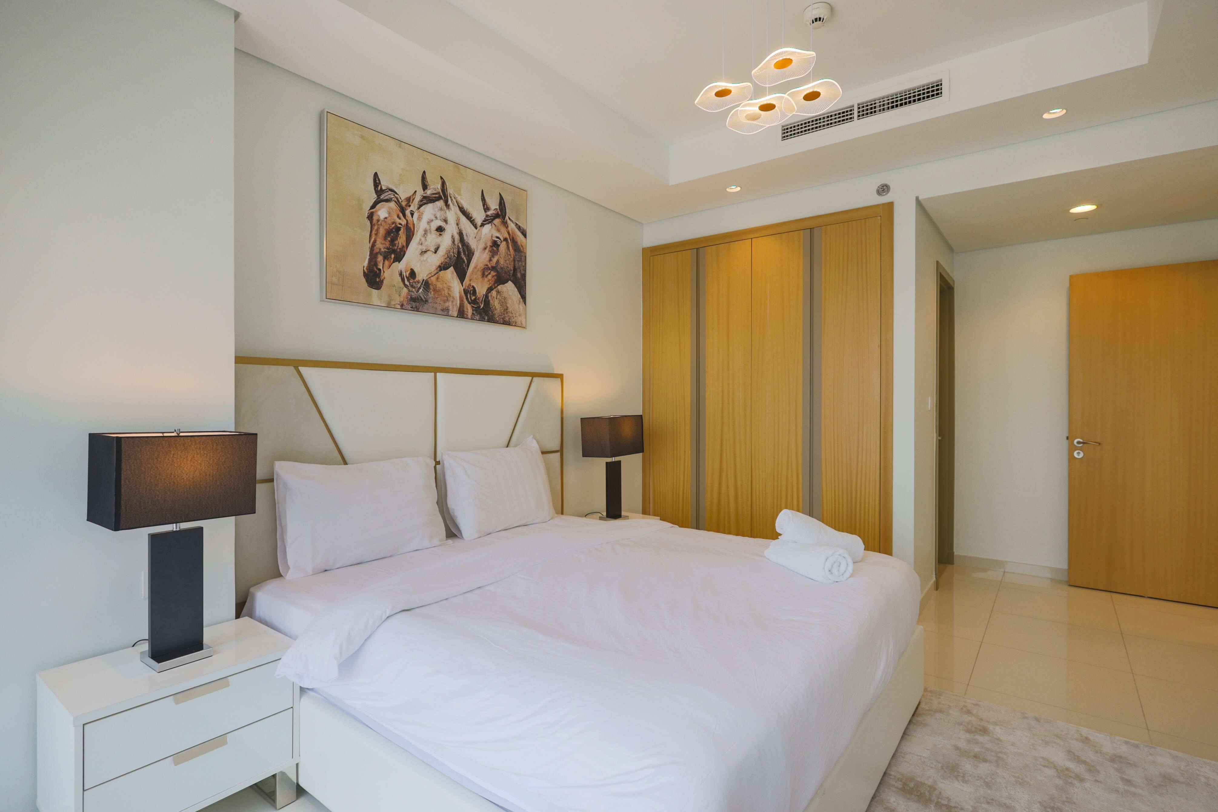 PTR-5213  Modern 1BR Apartment