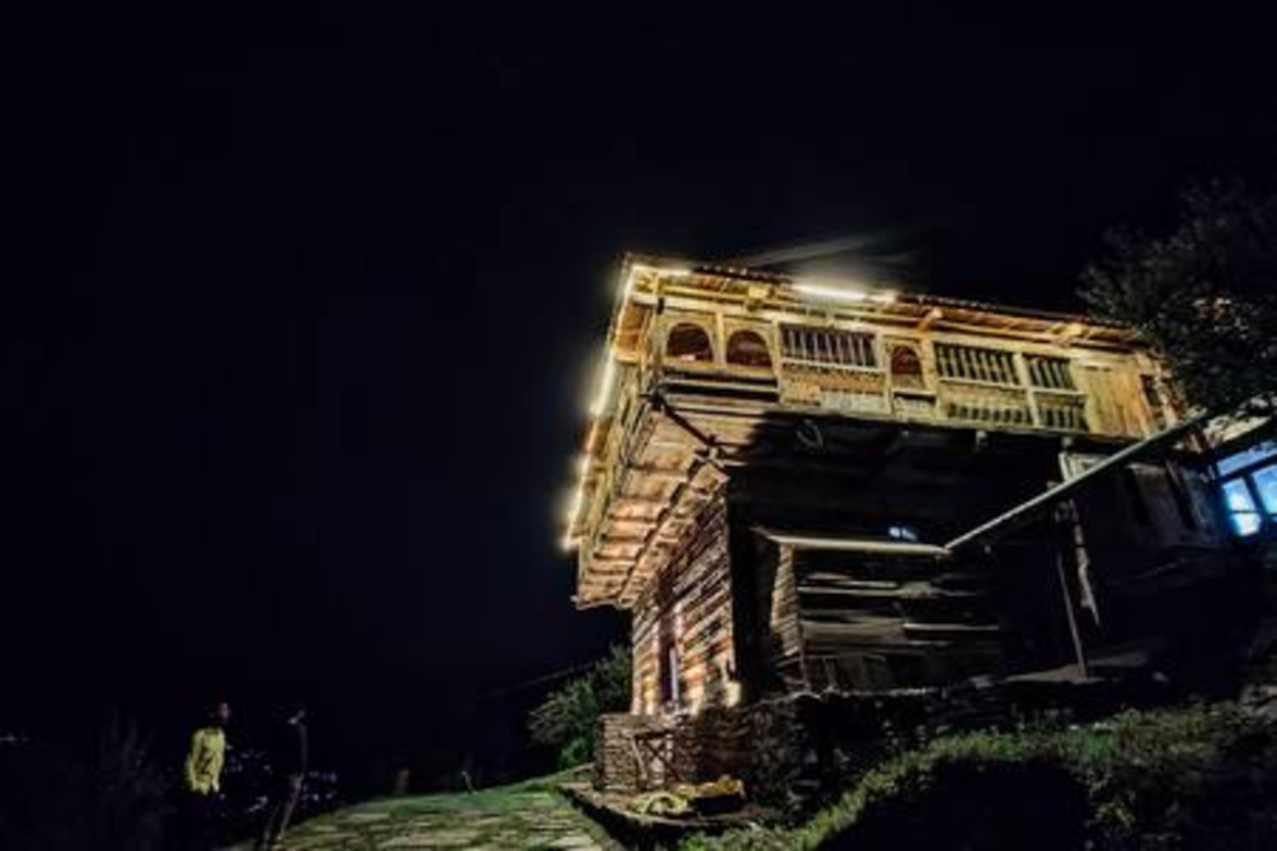 ArtVillage Naggar – Luxury Suite in a Katkuni Home