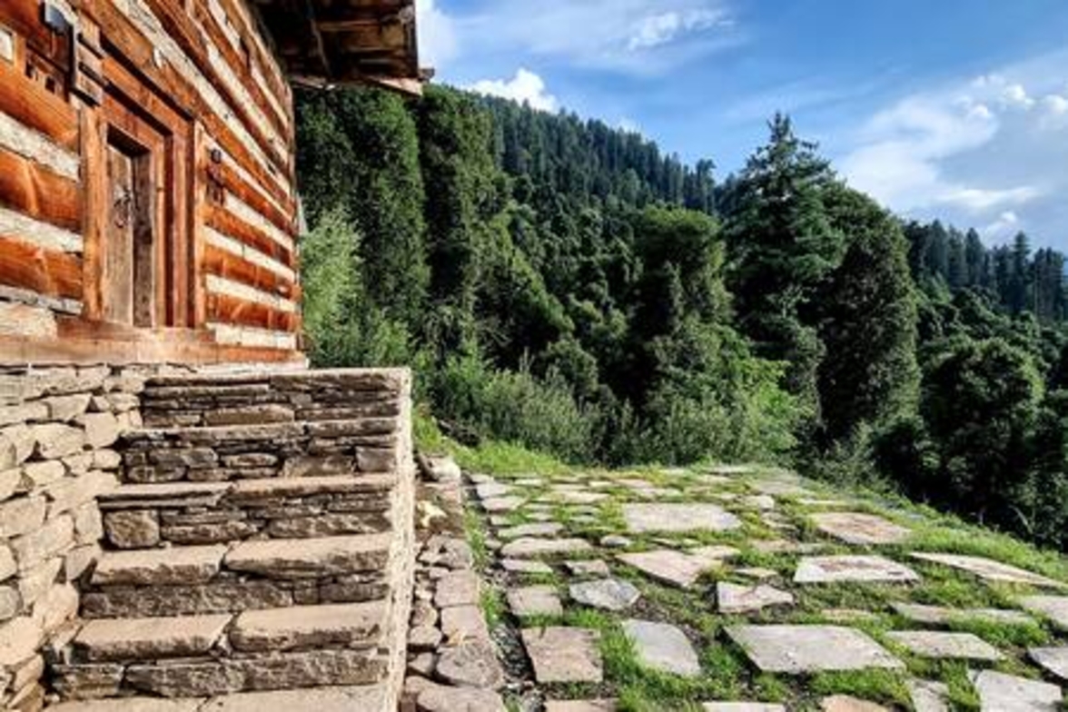 ArtVillage Naggar – Luxury Suite in a Katkuni Home