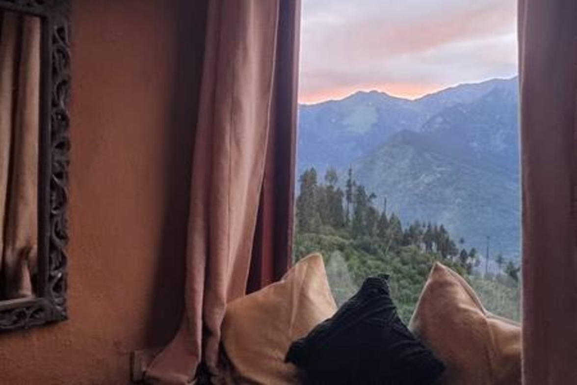 ArtVillage Naggar – Luxury Suite in a Katkuni Home