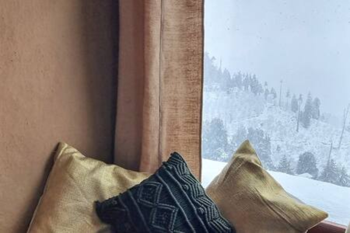 ArtVillage Naggar – Luxury Suite in a Katkuni Home