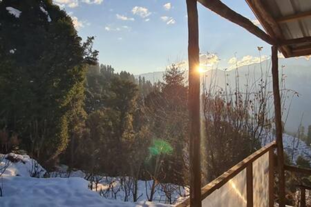 ArtVillage Naggar – Luxury Suite in a Katkuni Home