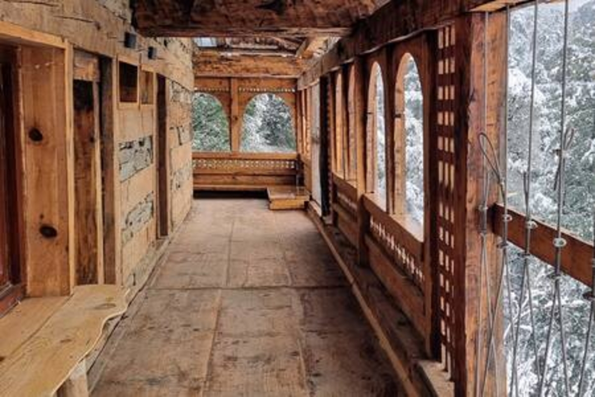 ArtVillage Naggar – Luxury Suite in a Katkuni Home