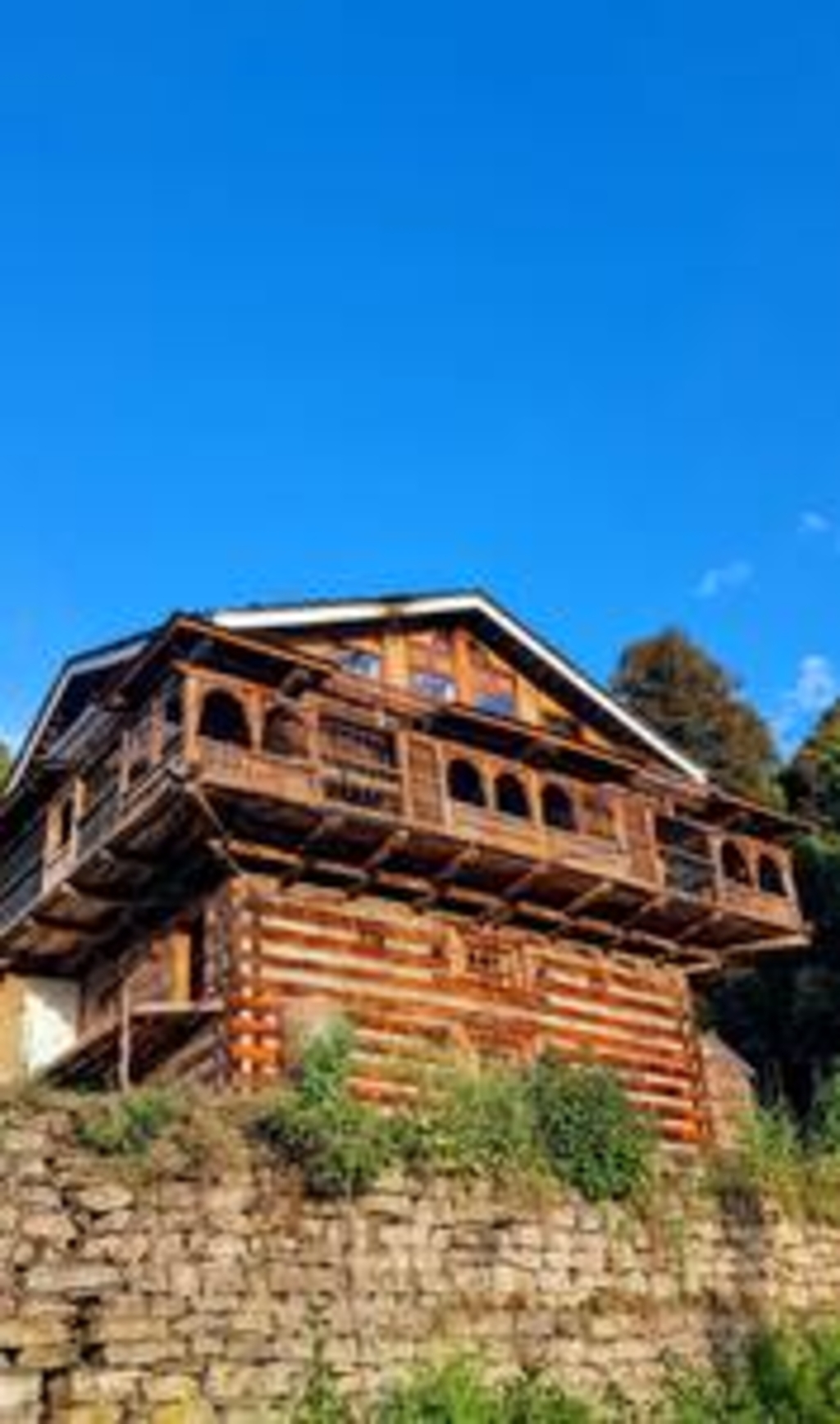 ArtVillage Naggar – Luxury Suite in a Katkuni Home