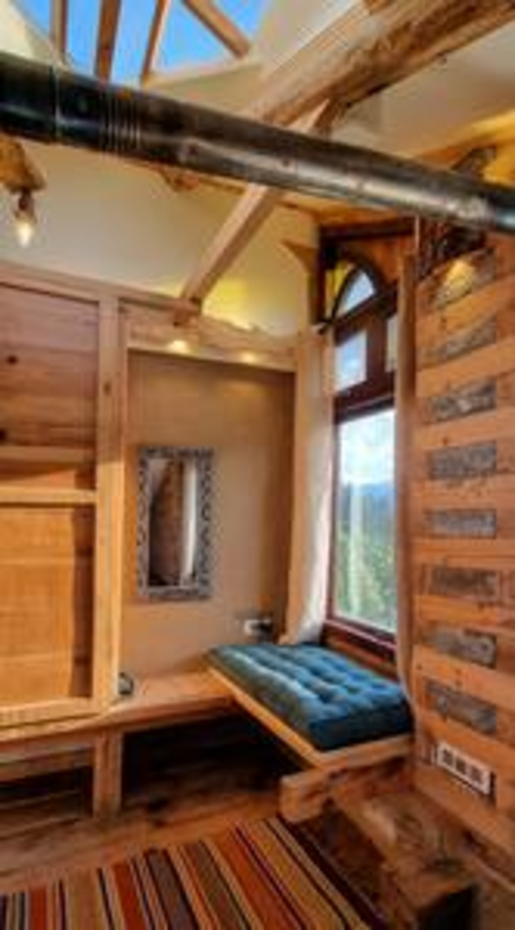 ArtVillage Naggar – Luxury Suite in a Katkuni Home