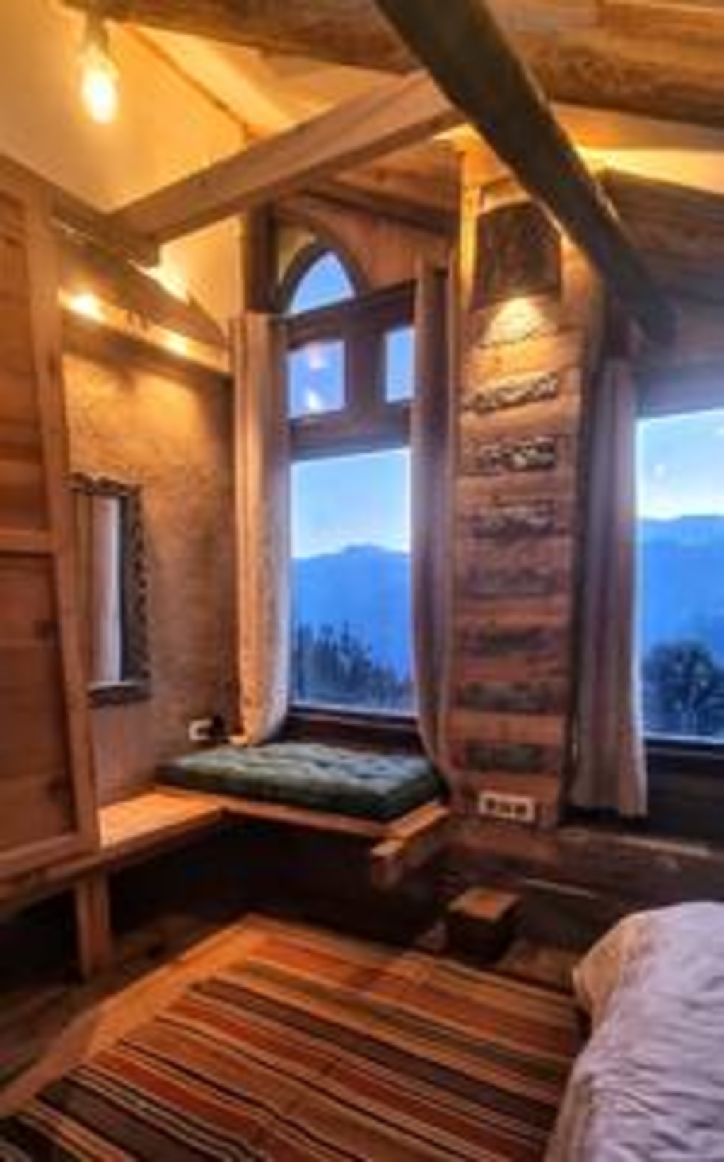 ArtVillage Naggar – Luxury Suite in a Katkuni Home