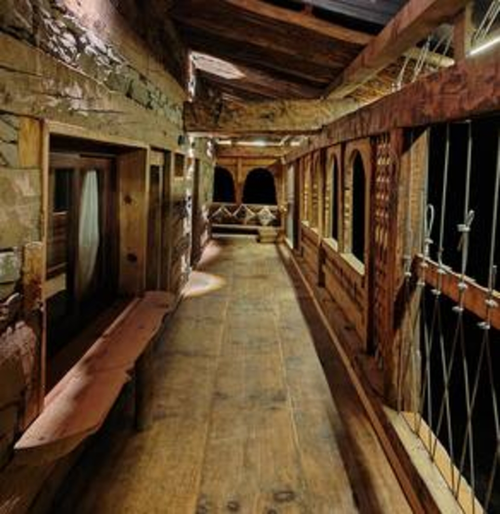ArtVillage Naggar – Luxury Suite in a Katkuni Home