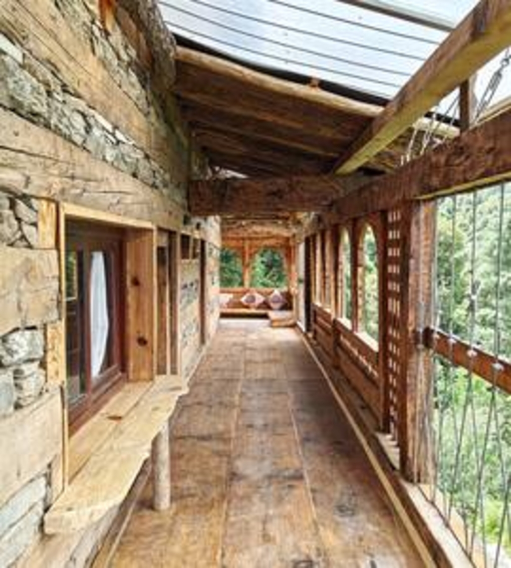 ArtVillage Naggar – Luxury Suite in a Katkuni Home