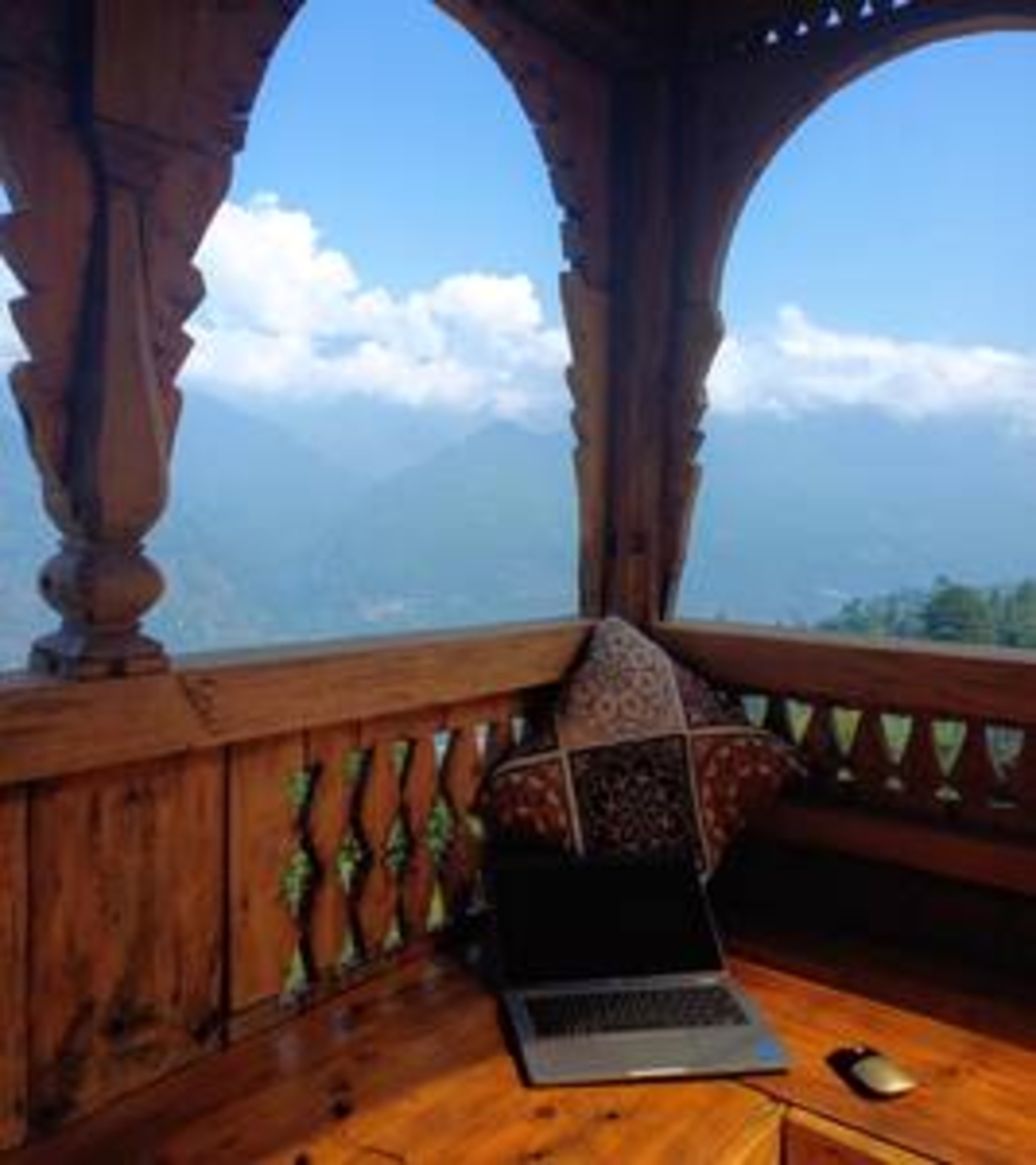 ArtVillage Naggar – Luxury Suite in a Katkuni Home