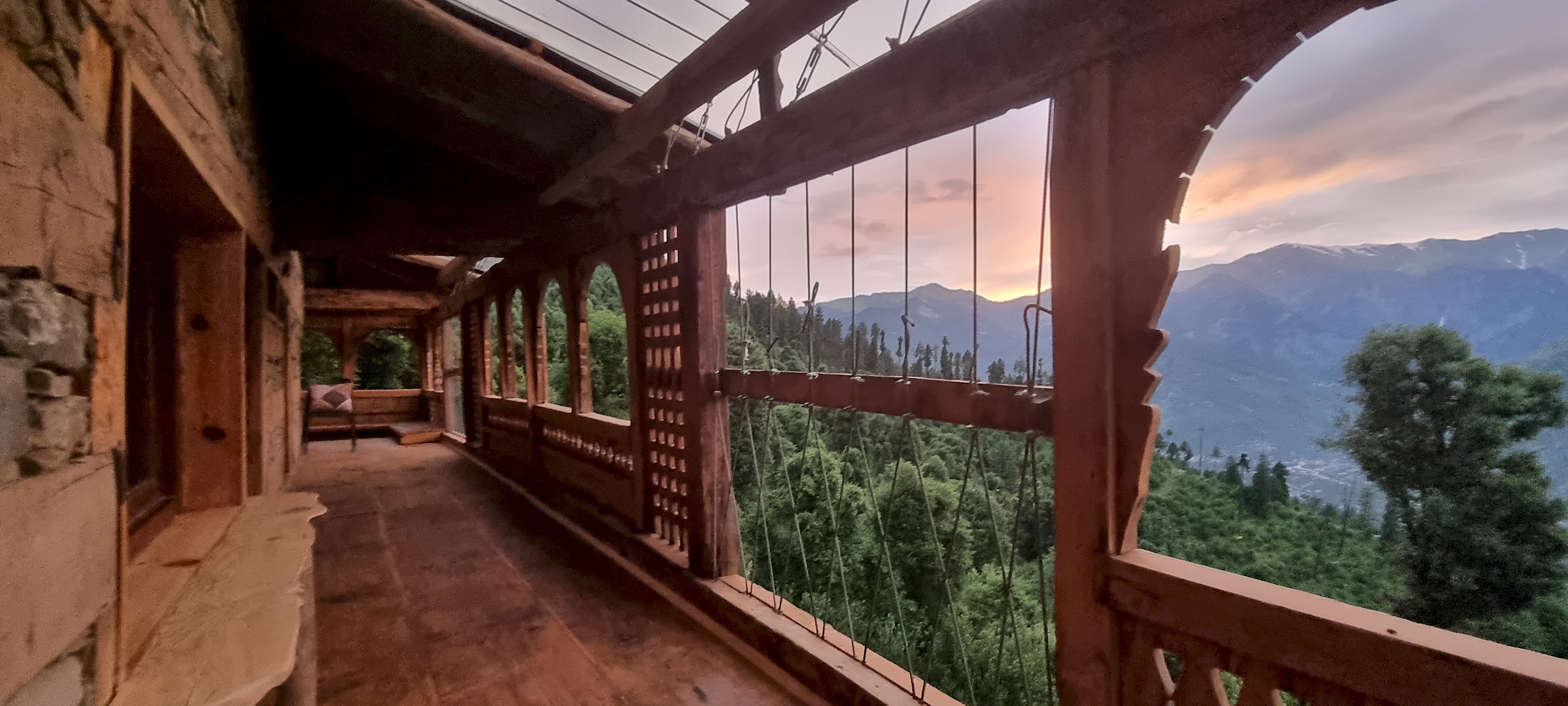 Kathkuni Duplex Studio Suite at ART Village Naggar