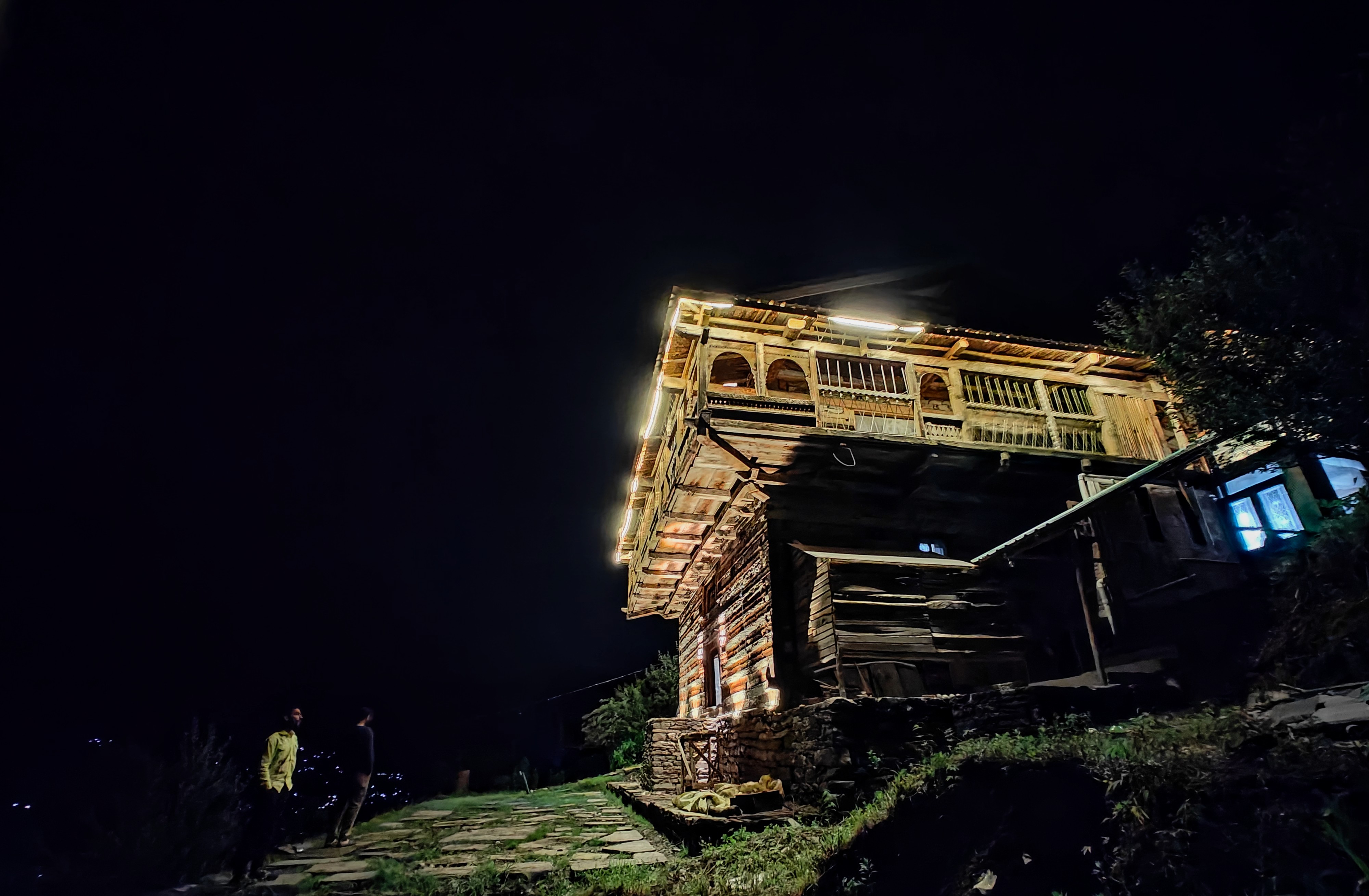 Kathkuni Duplex Studio Suite at ART Village Naggar