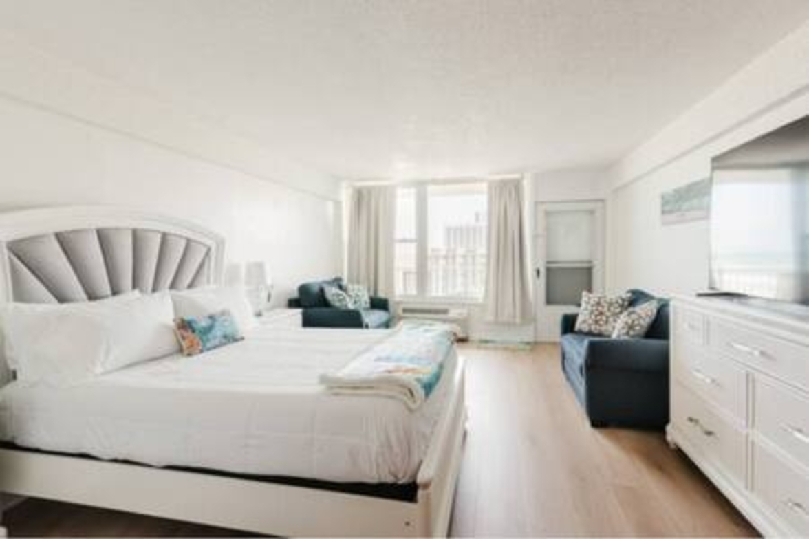 Oceanfront Getaway, Direct Beach Access, Pool, Sunrise Ocean Views - 데이토나비치