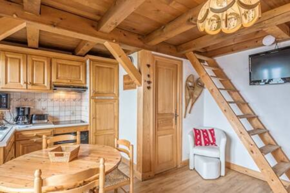 Panoramic Mountains view 2 levels loft w/ balcony