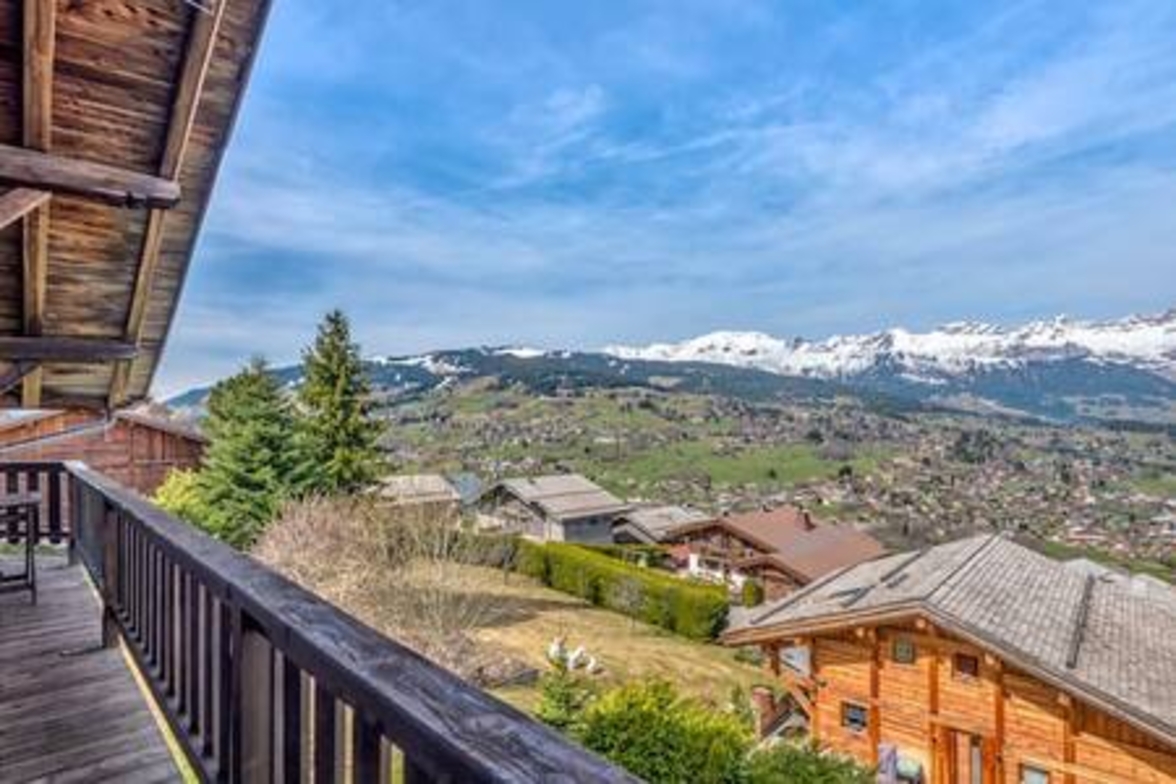 Panoramic Mountains view 2 levels loft w/ balcony