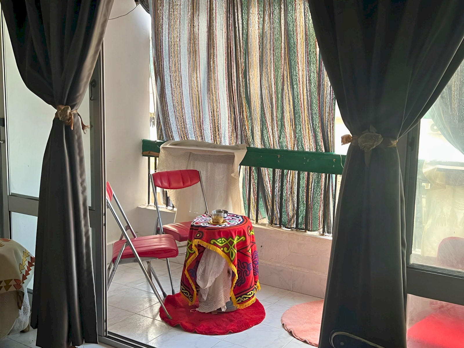 Gadou Twin Room – Shared Apartment Access