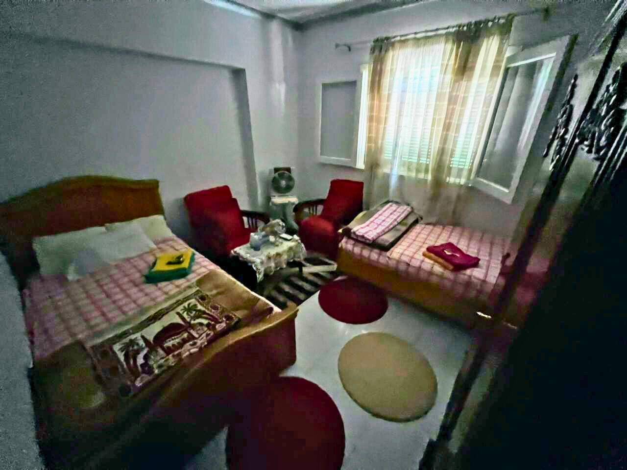 Gadou Twin Room – Shared Apartment Access