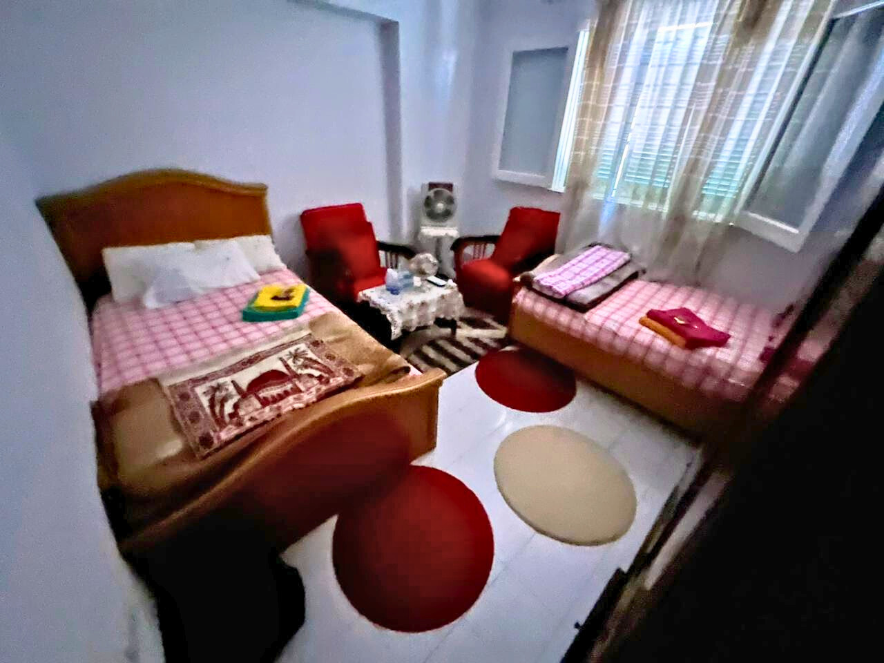 Gadou Twin Room – Shared Apartment Access