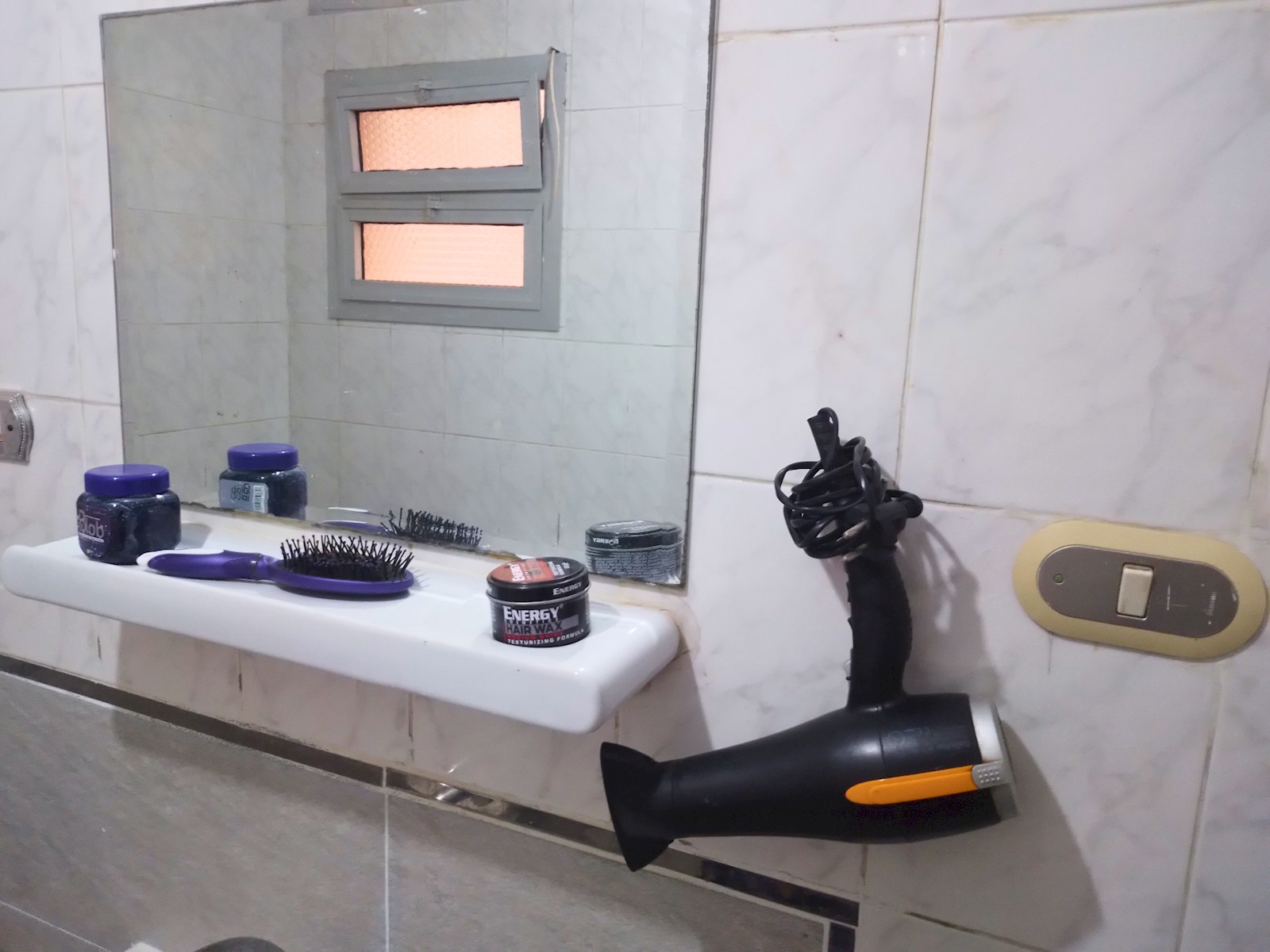 Gadou Twin Room – Shared Apartment Access