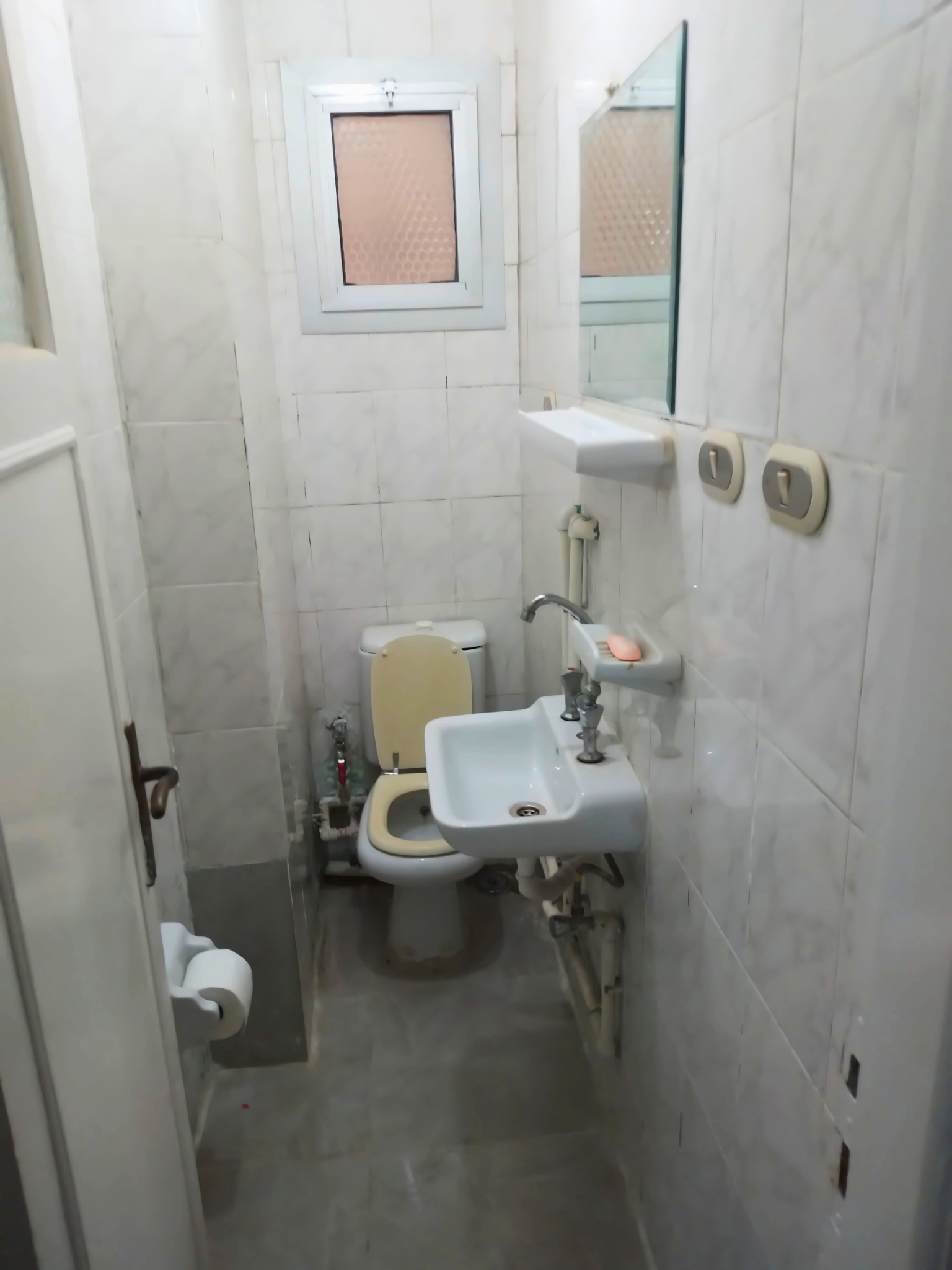 Gadou Twin Room – Shared Apartment Access