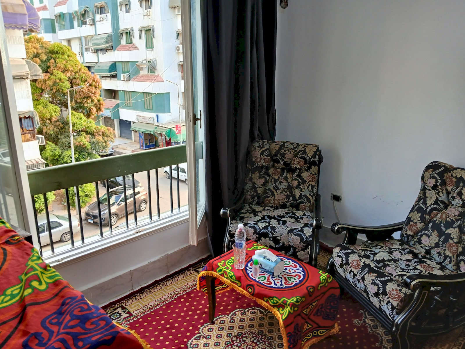 Gadou King Room – Shared Apartment Access