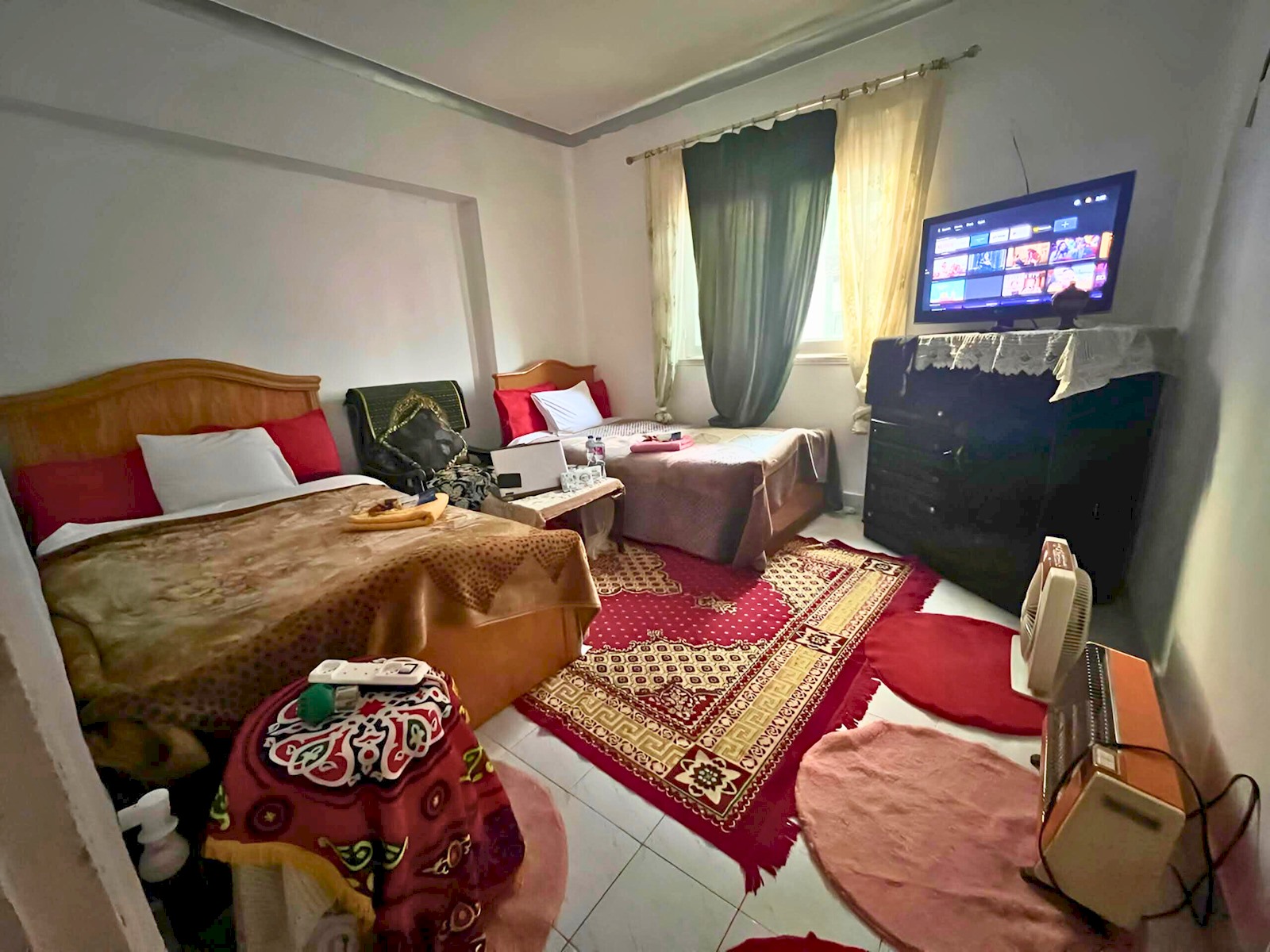 Gadou 2BR Apartment – Full Kitchen & Balcony