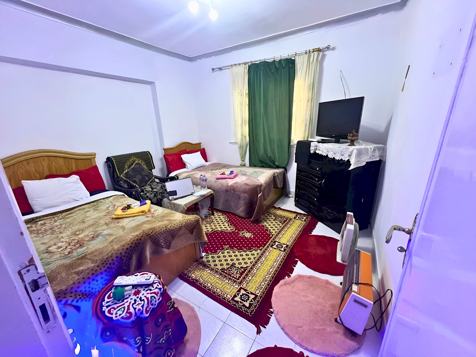 Gadou 2BR Apartment – Full Kitchen & Balcony