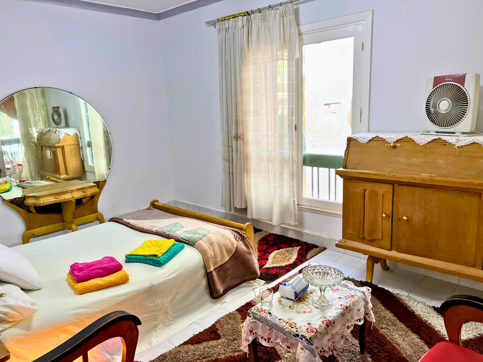 Gadou 2BR Apartment – Full Kitchen & Balcony