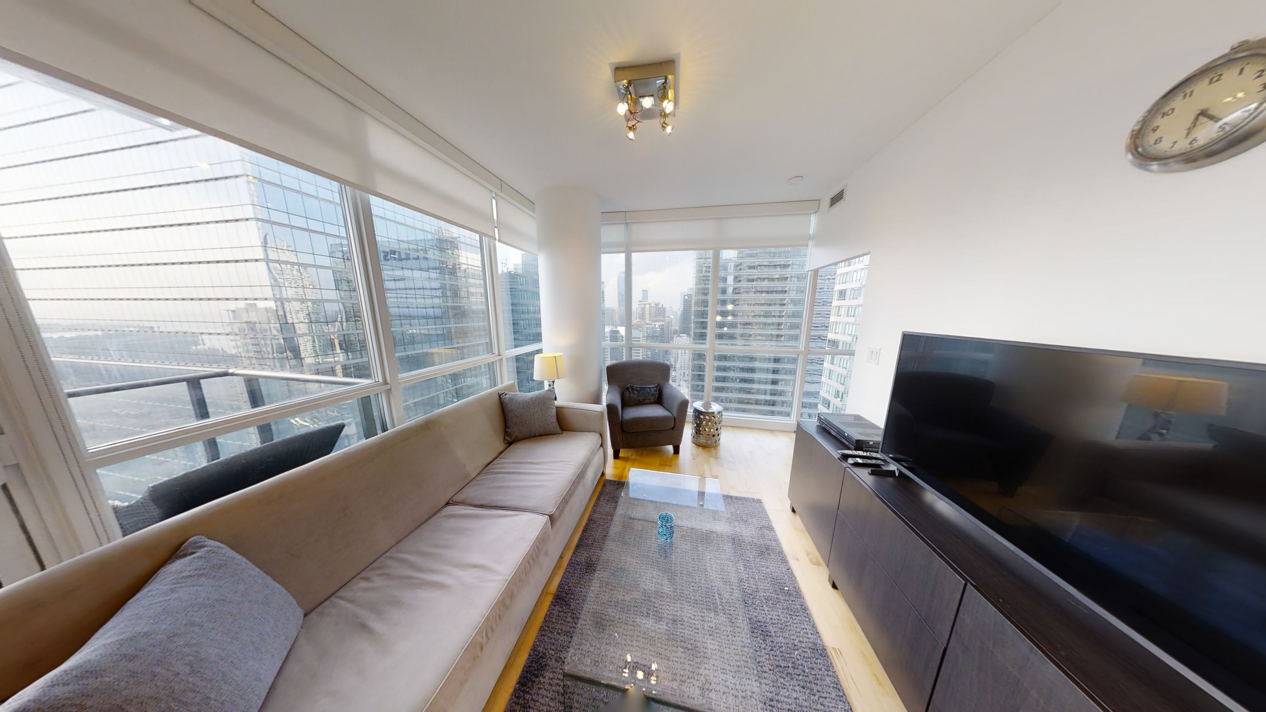 Stunning Pool And Hot Tub With Fitness Centre - Chic Urban Oasis - Mississauga
