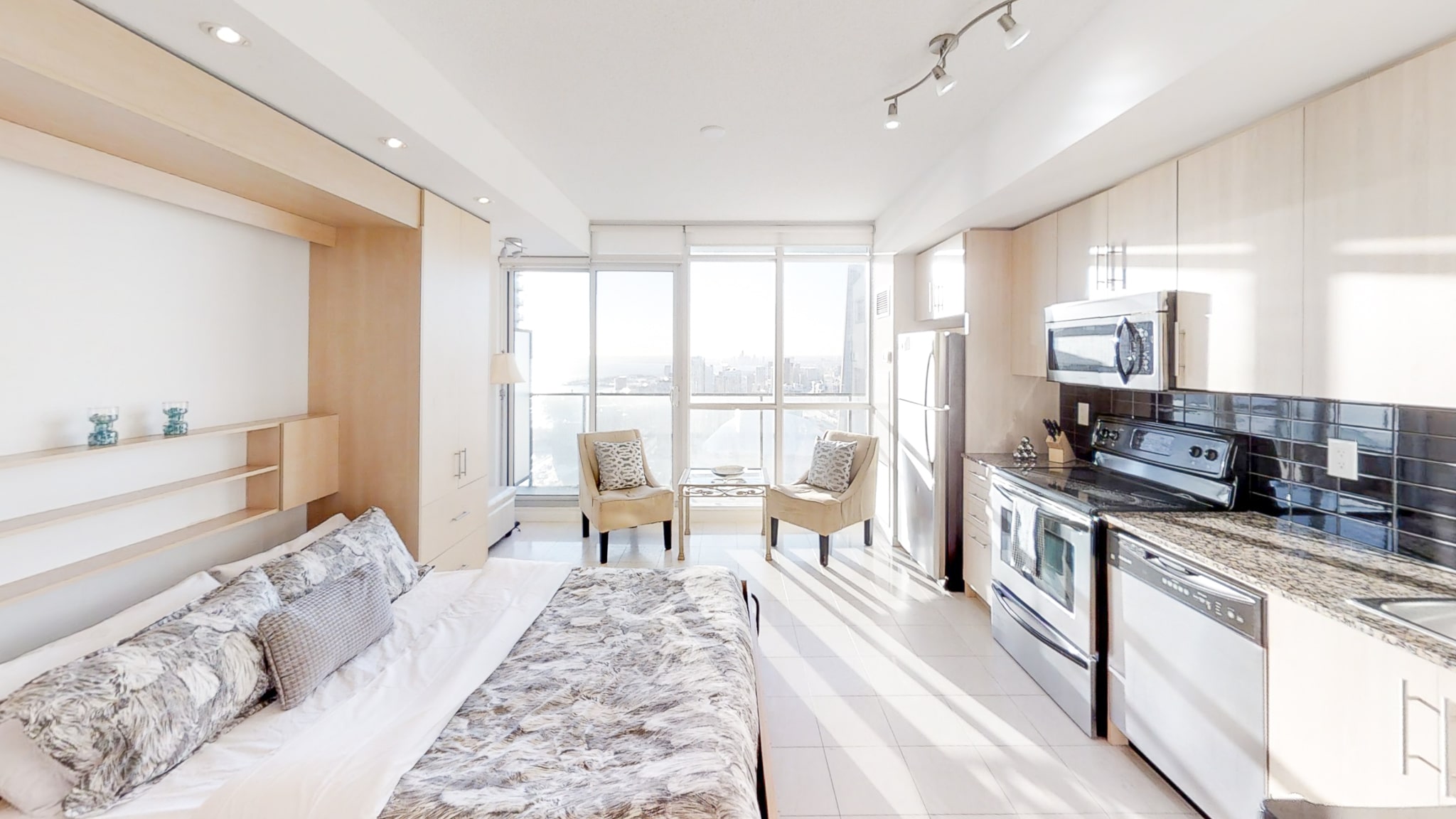 Beautiful and Stylish Studio Condo in DT Toronto