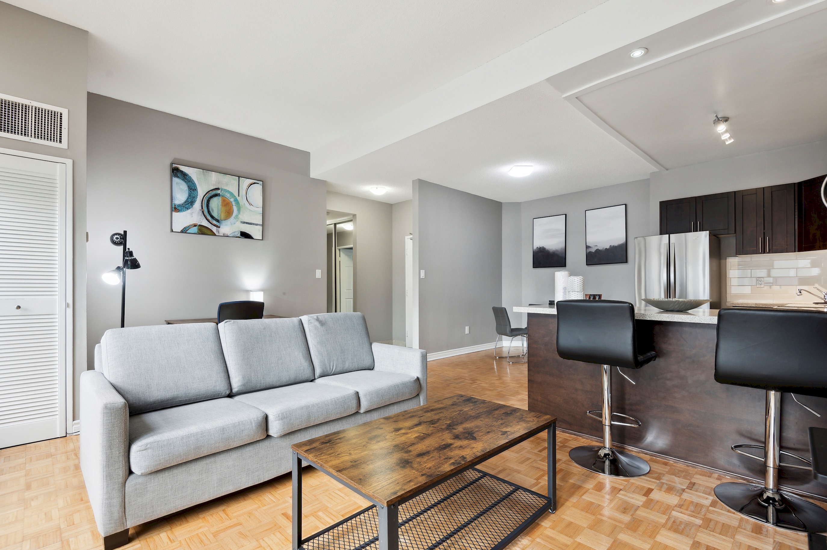Lovely 3-BR in DT Toronto