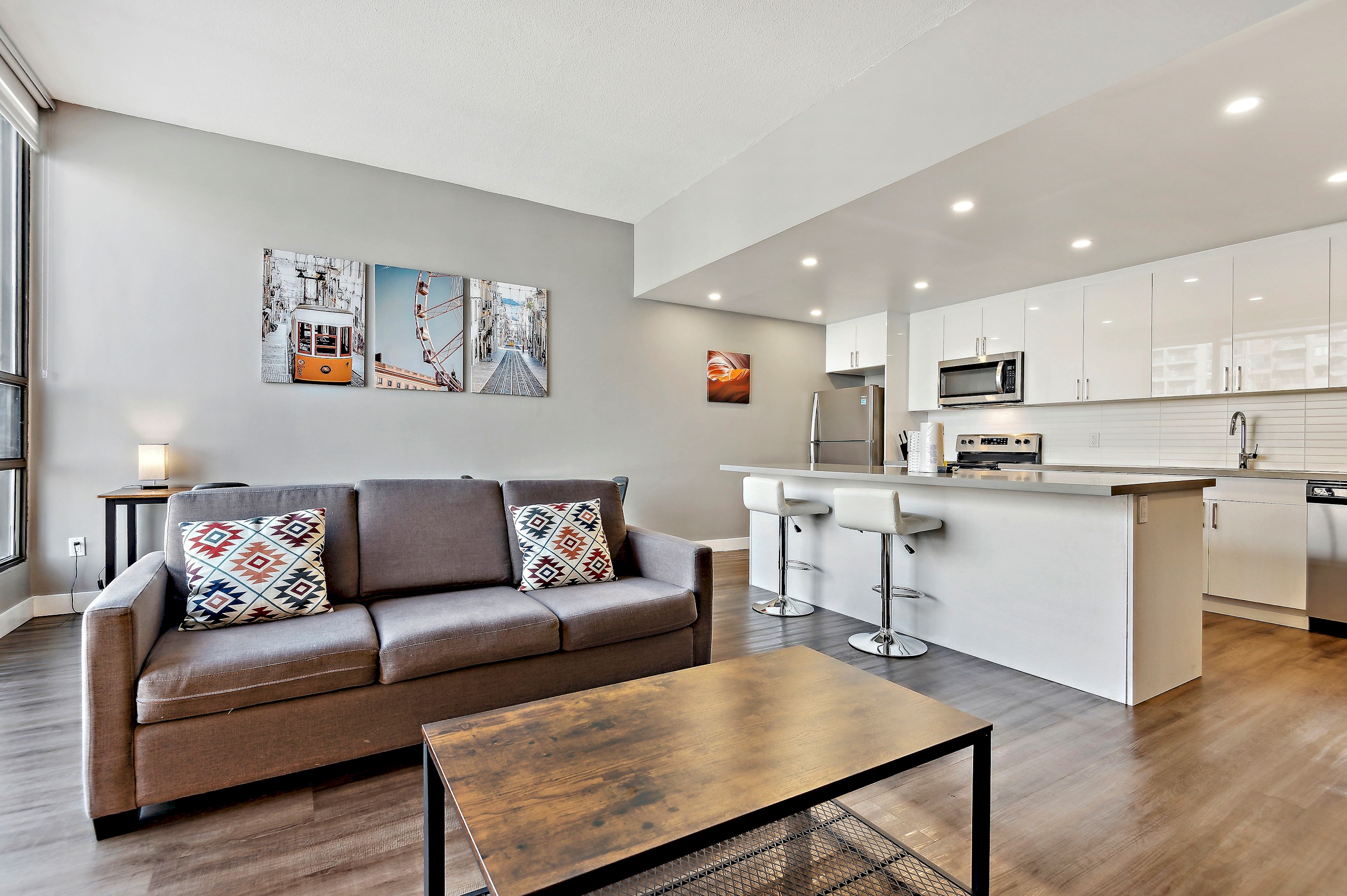 Lovely 1+1-BR in DT Toronto