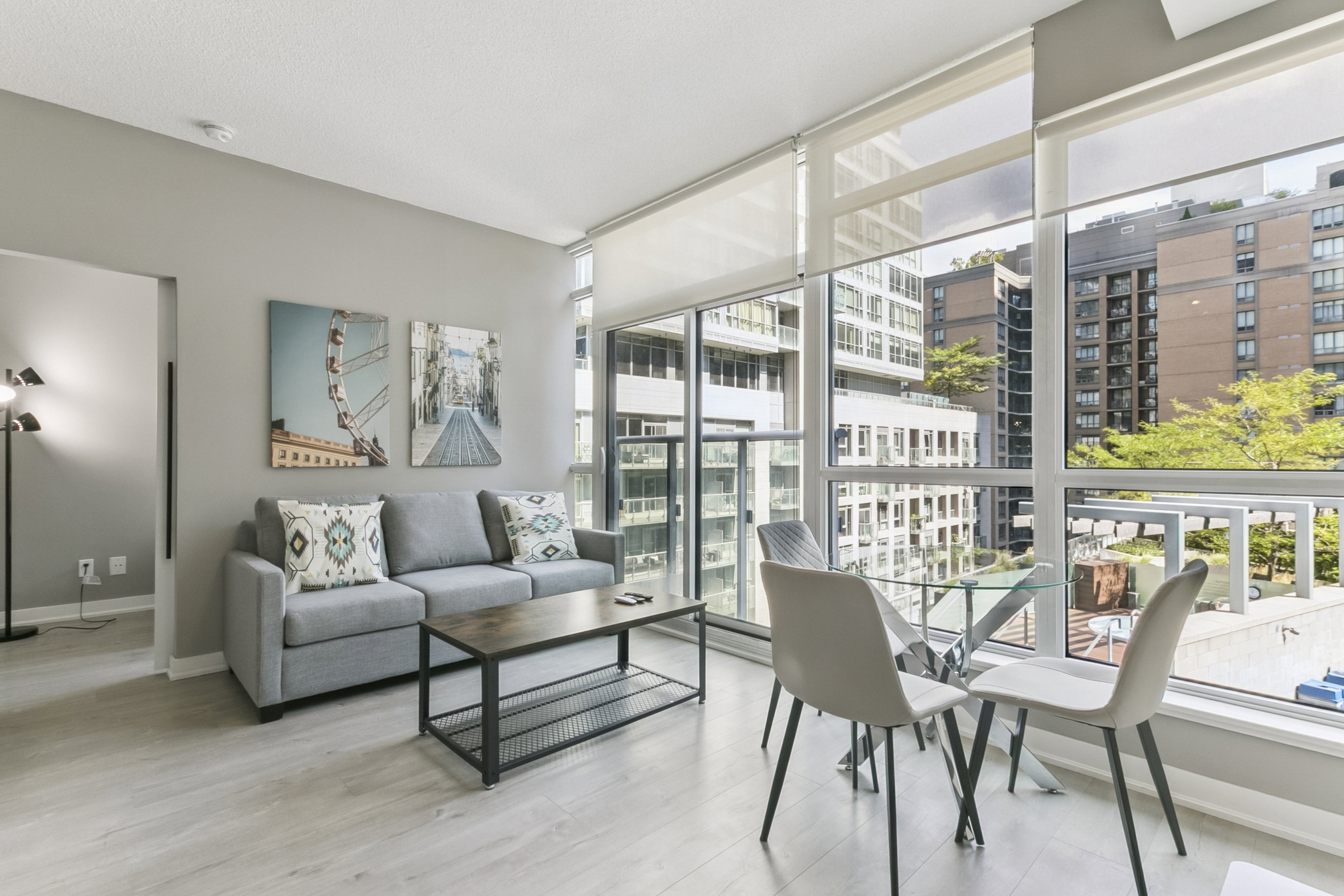 Modern Central 1+1-BR Condo in DT Toronto