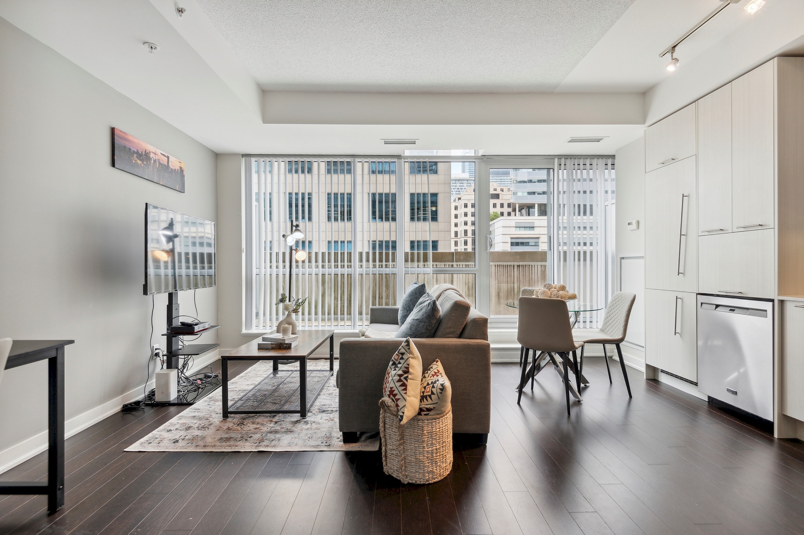 Modern Central 1-br Condo In Dt Toronto - Toronto