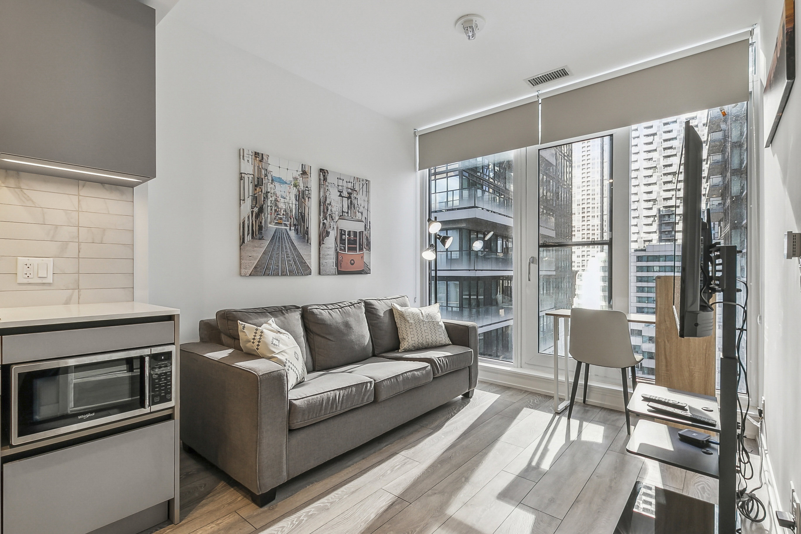 Fully-Equipped 1-BR Condo in DT Toronto