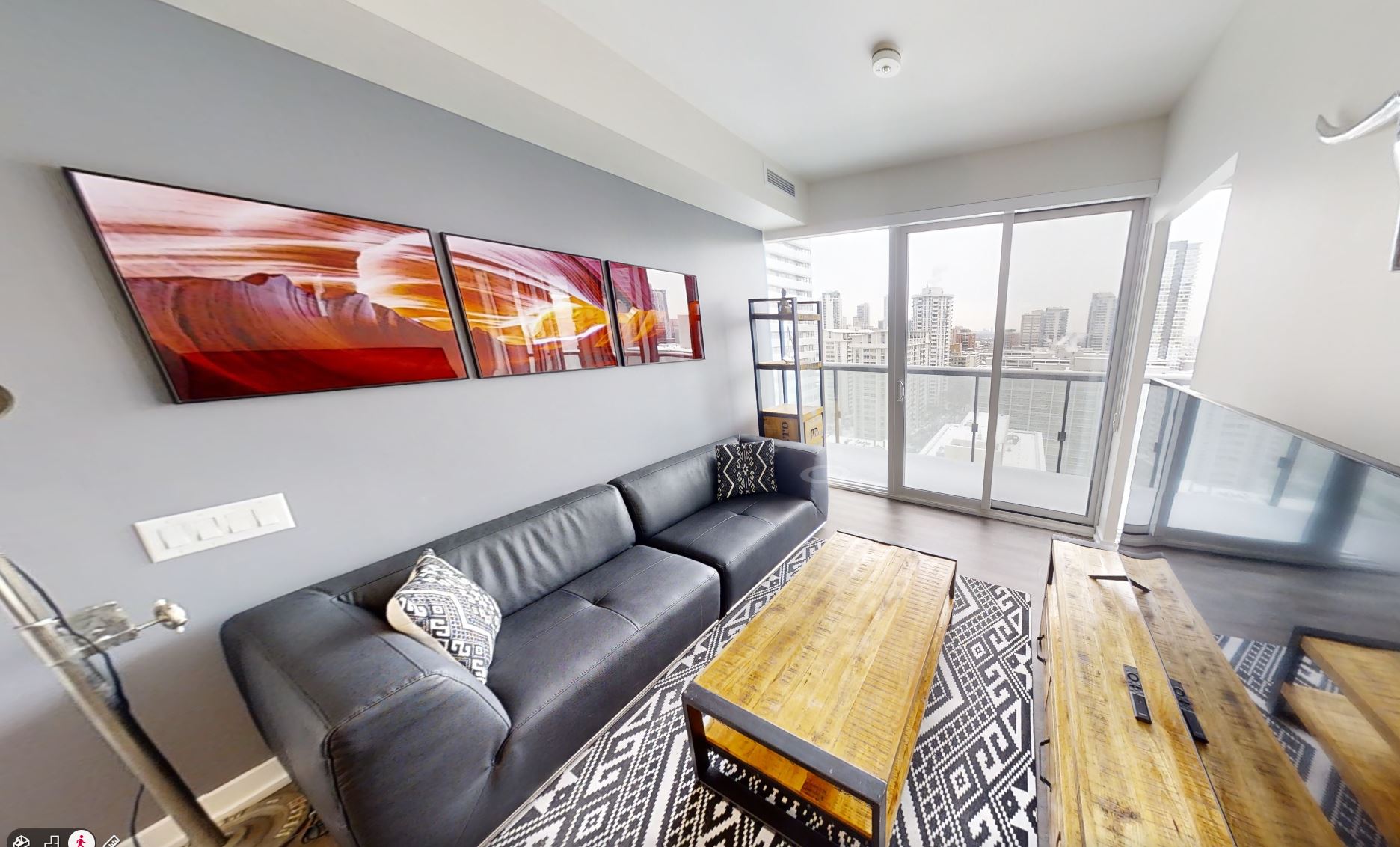 Modern Central location 3 bedroom Suite
