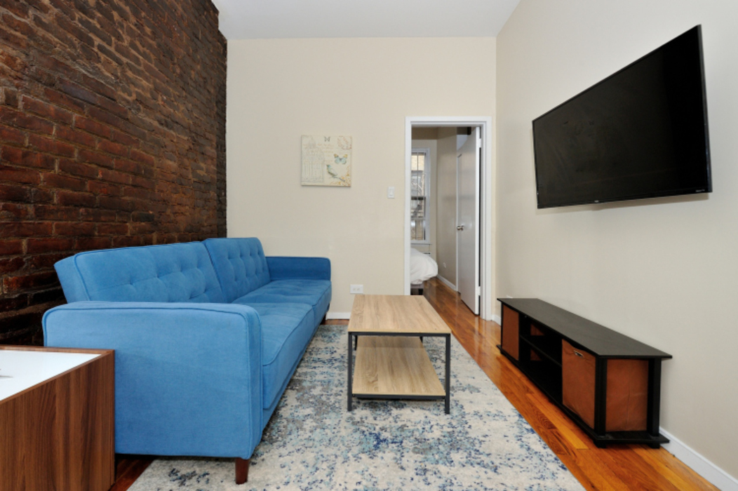 Fully Equipped Kitchen And Cozy Atmosphere - Charming Modern Retreat - New York