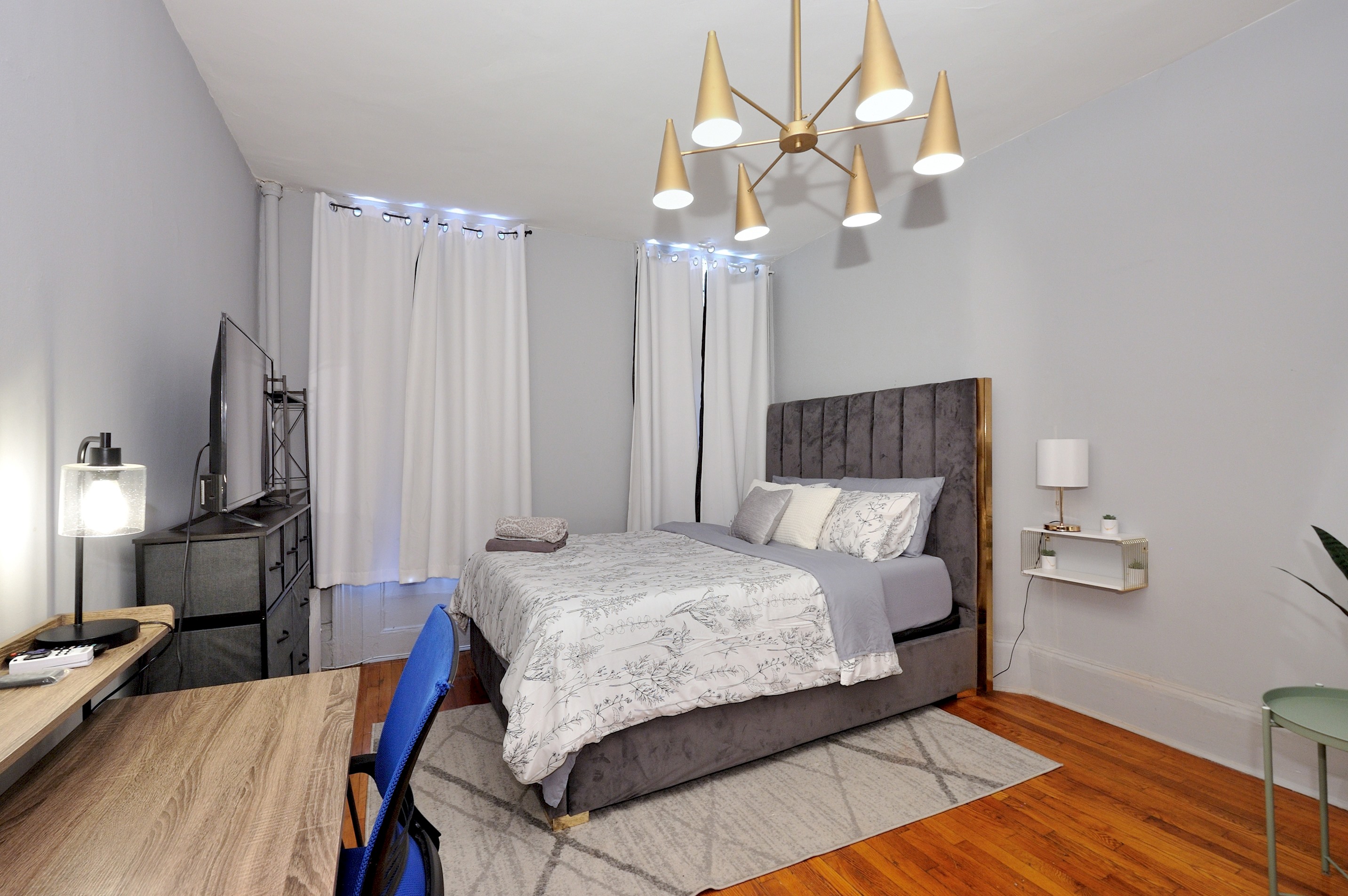 Gleaming Hardwood Floors And Elegant Granite Kitchen - Stylish Haven - Nueva York