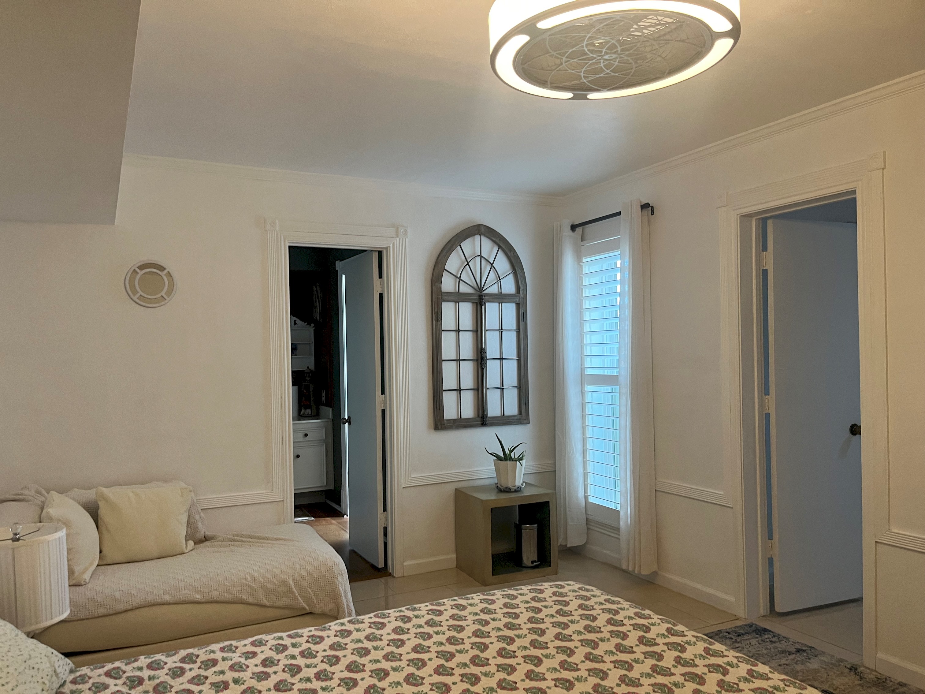 The White Room in Haynes AVe.