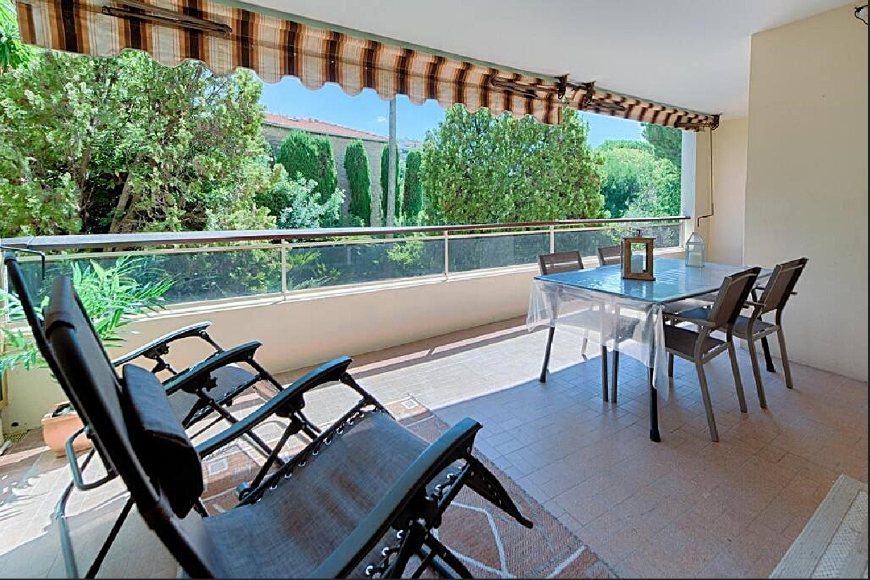 Le Cardiff avec grand balcon, piscine et parking